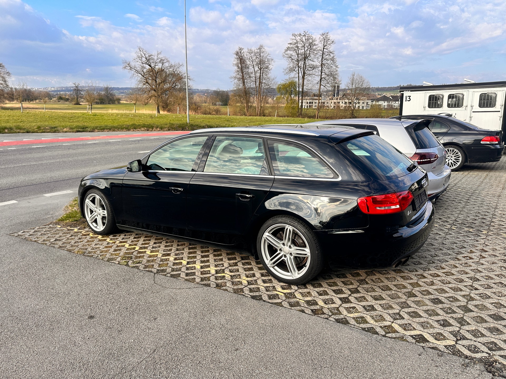 AUDI A4-image-4