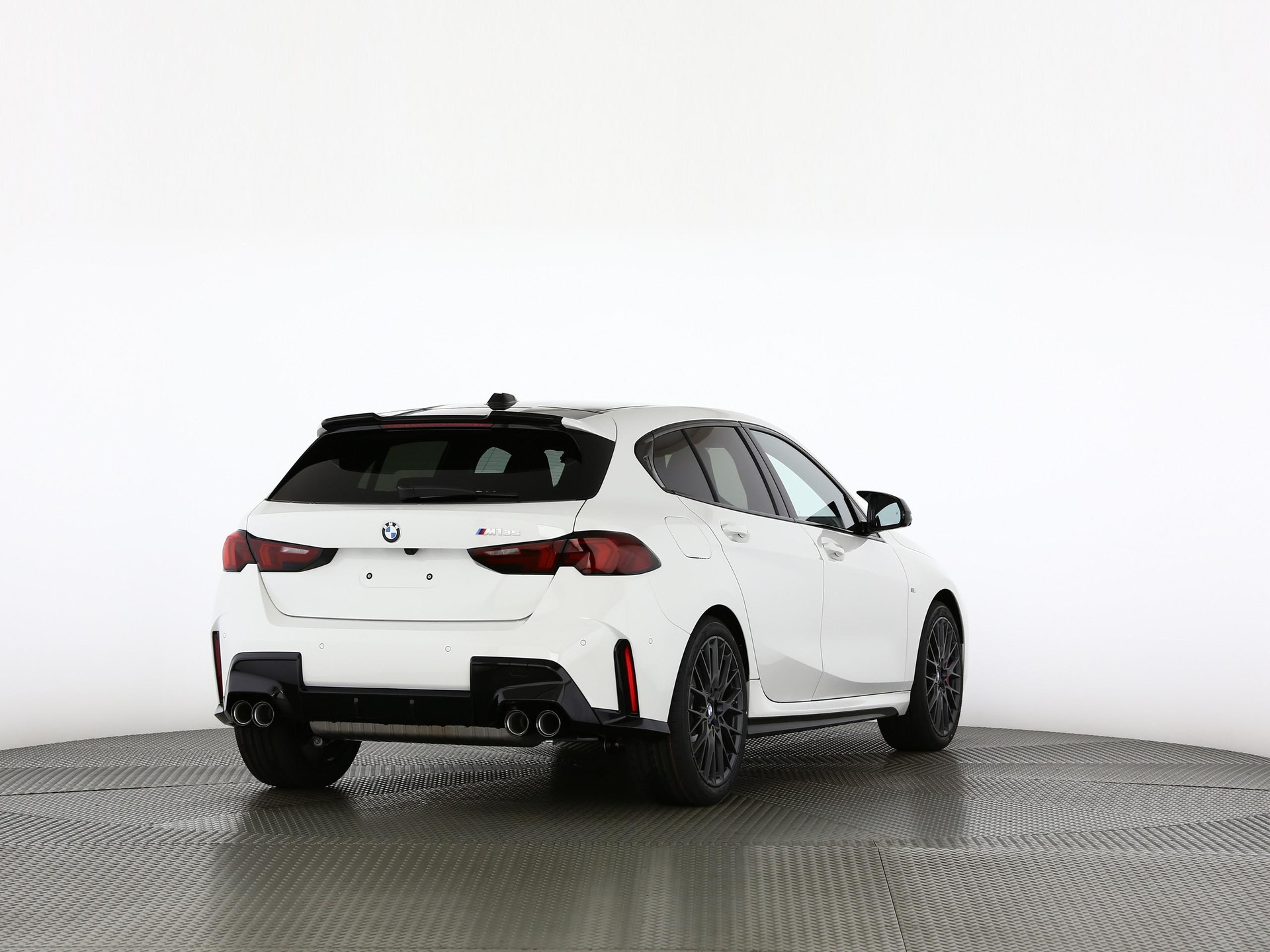 BMW M135i xDrive-image-18