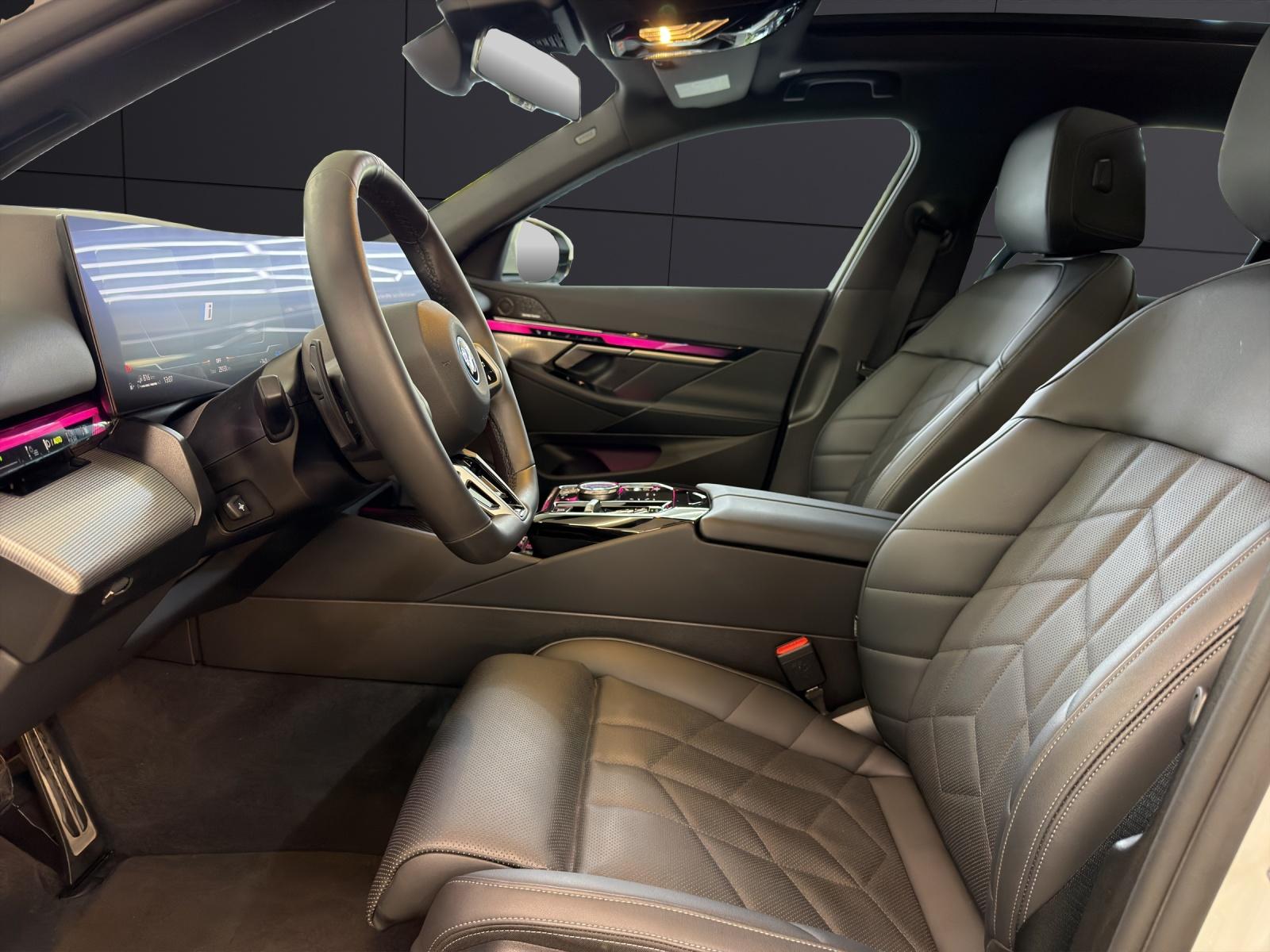 BMW 530e xDrive Touring-image-10