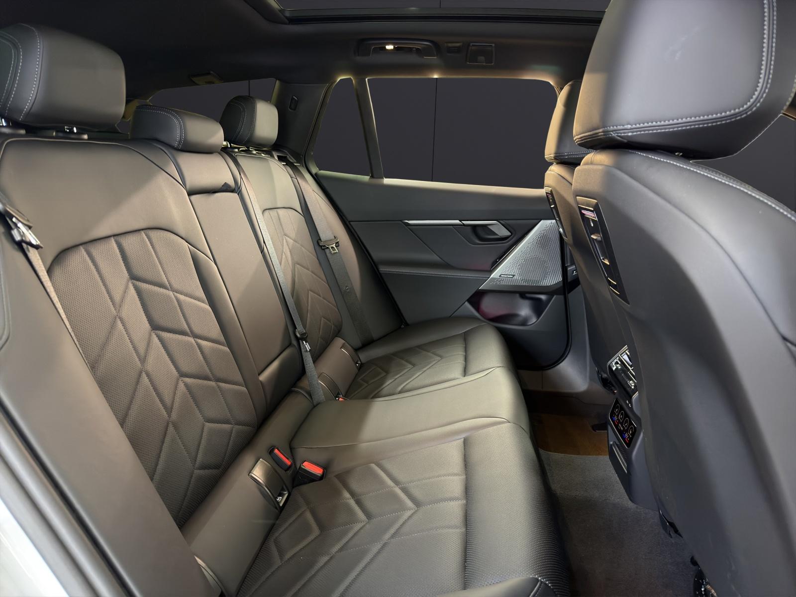 BMW 530e xDrive Touring-image-13