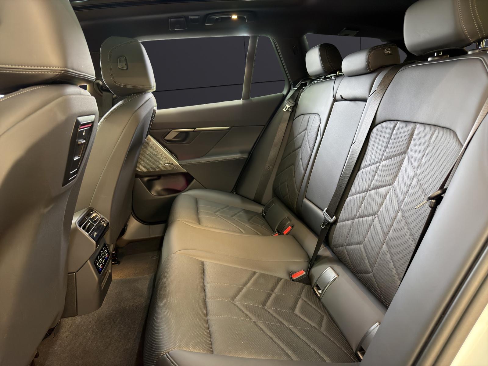 BMW 530e xDrive Touring-image-11