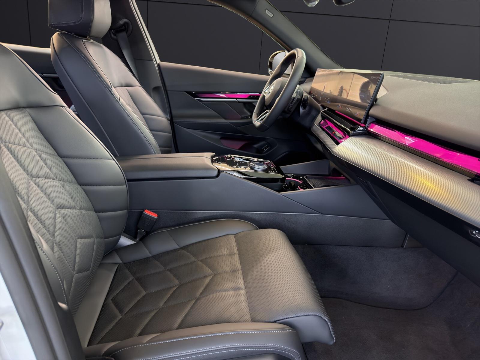 BMW 530e xDrive Touring-image-14