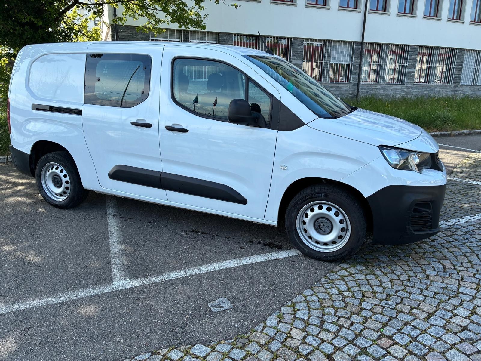 PEUGEOT Partner 1.5 Blue HDi s/s Pro Vertiefte Kabine EAT8-image-6