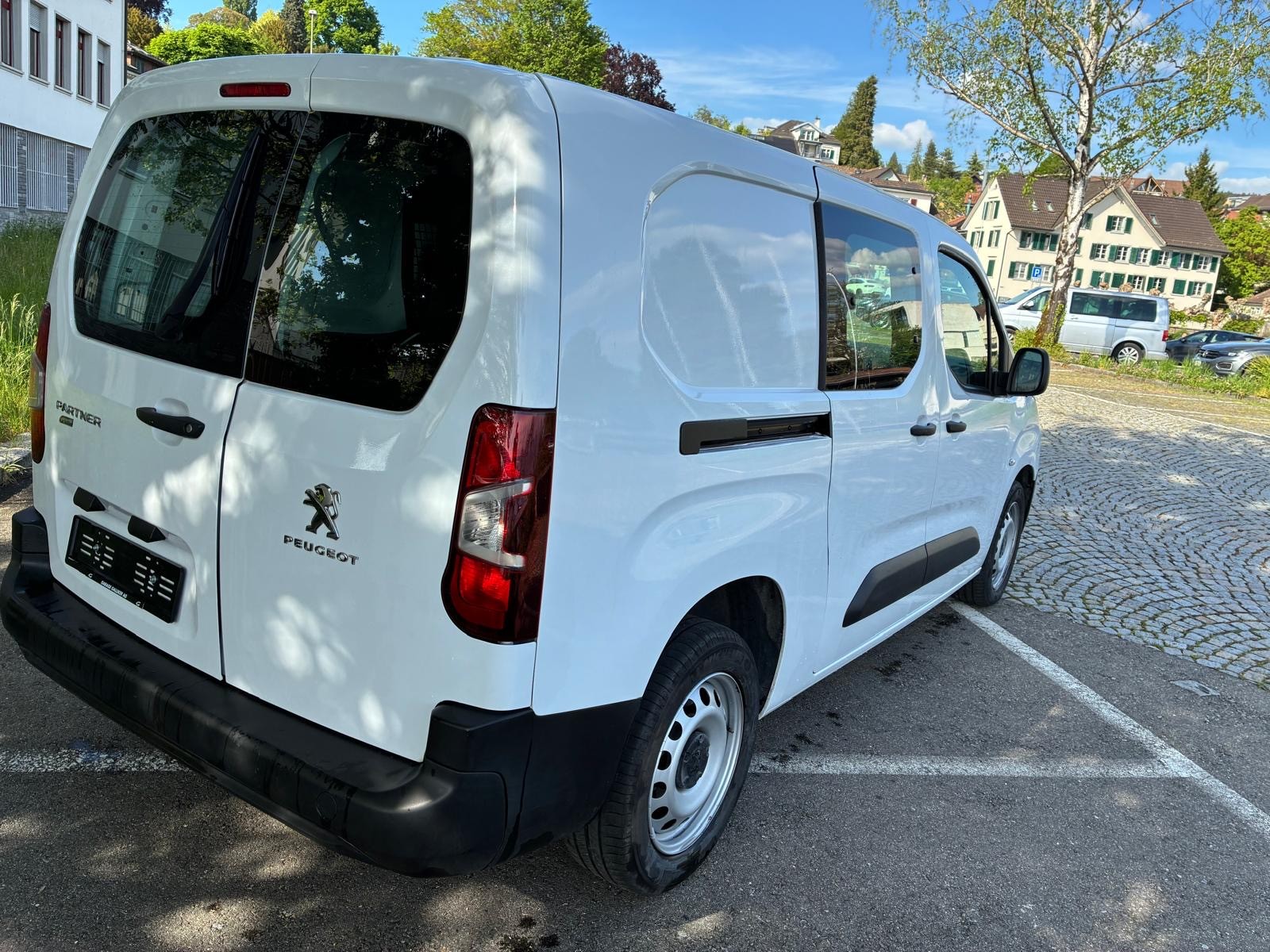 PEUGEOT Partner 1.5 Blue HDi s/s Pro Vertiefte Kabine EAT8-image-8