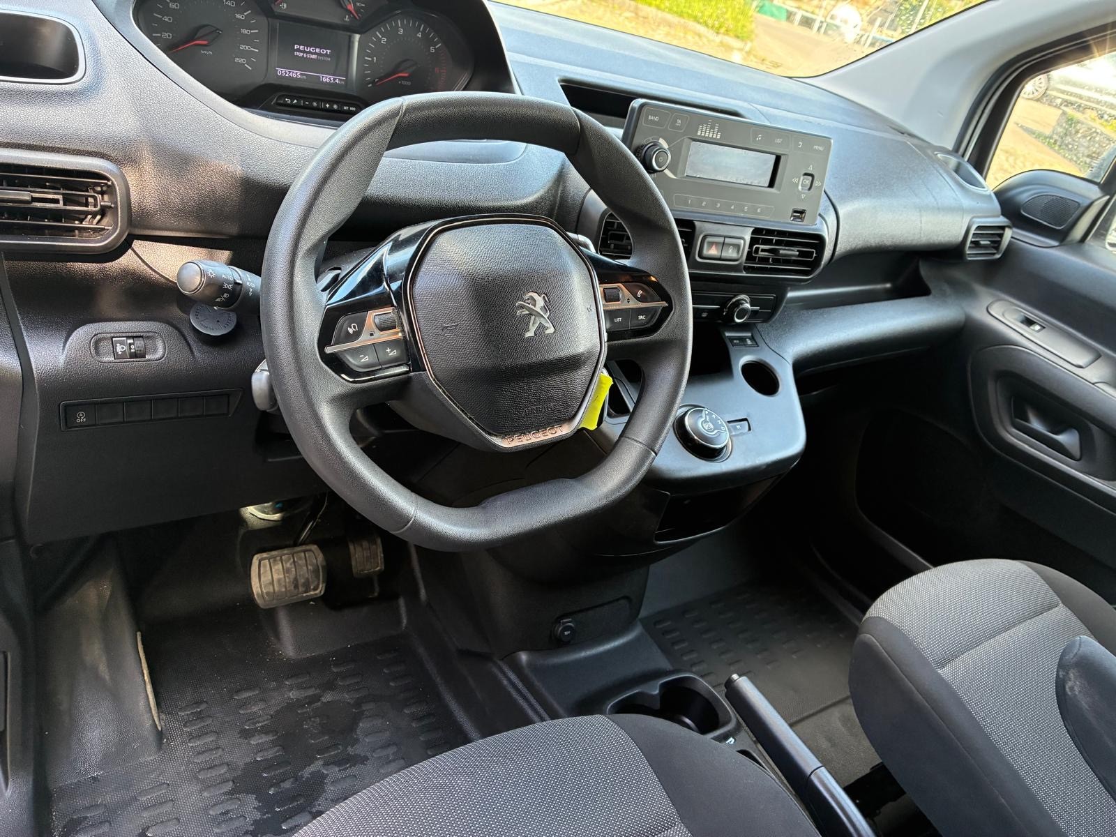 PEUGEOT Partner 1.5 Blue HDi s/s Pro Vertiefte Kabine EAT8-image-14