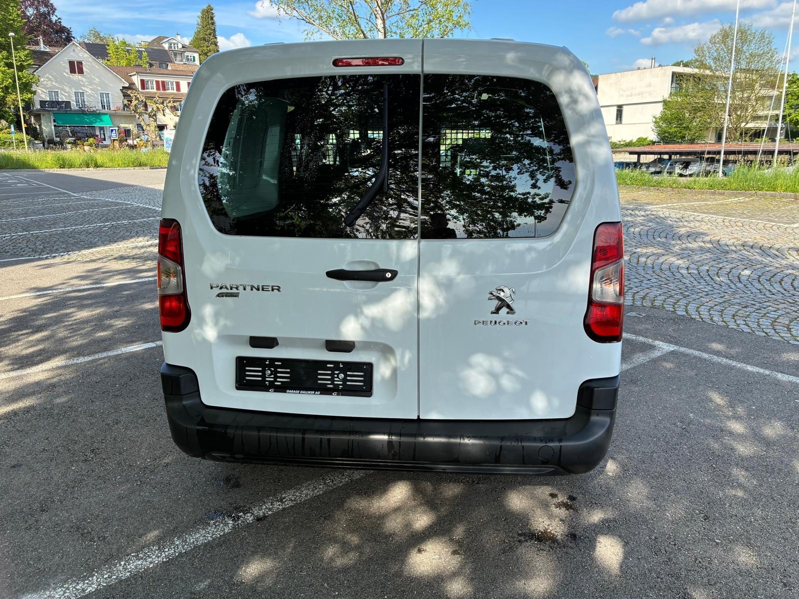 PEUGEOT Partner 1.5 Blue HDi s/s Pro Vertiefte Kabine EAT8-image-9