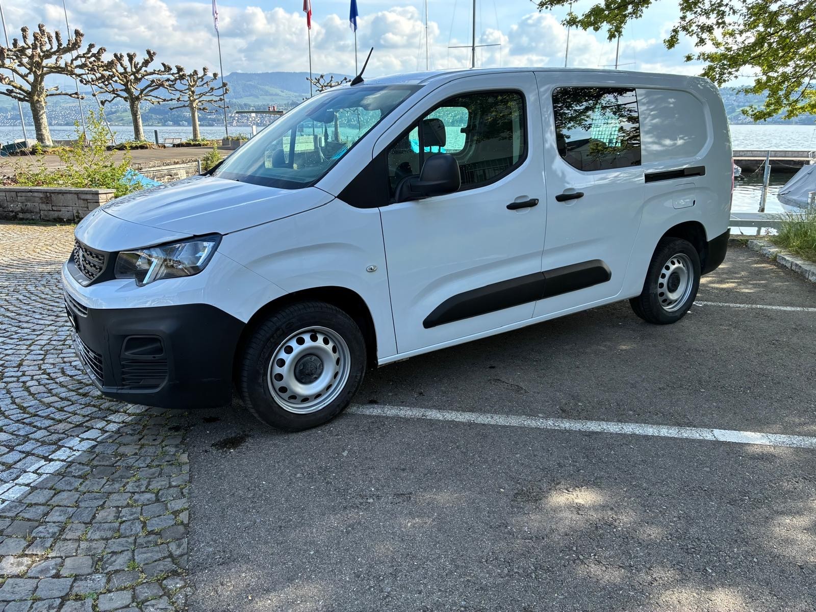 PEUGEOT Partner 1.5 Blue HDi s/s Pro Vertiefte Kabine EAT8-image-1