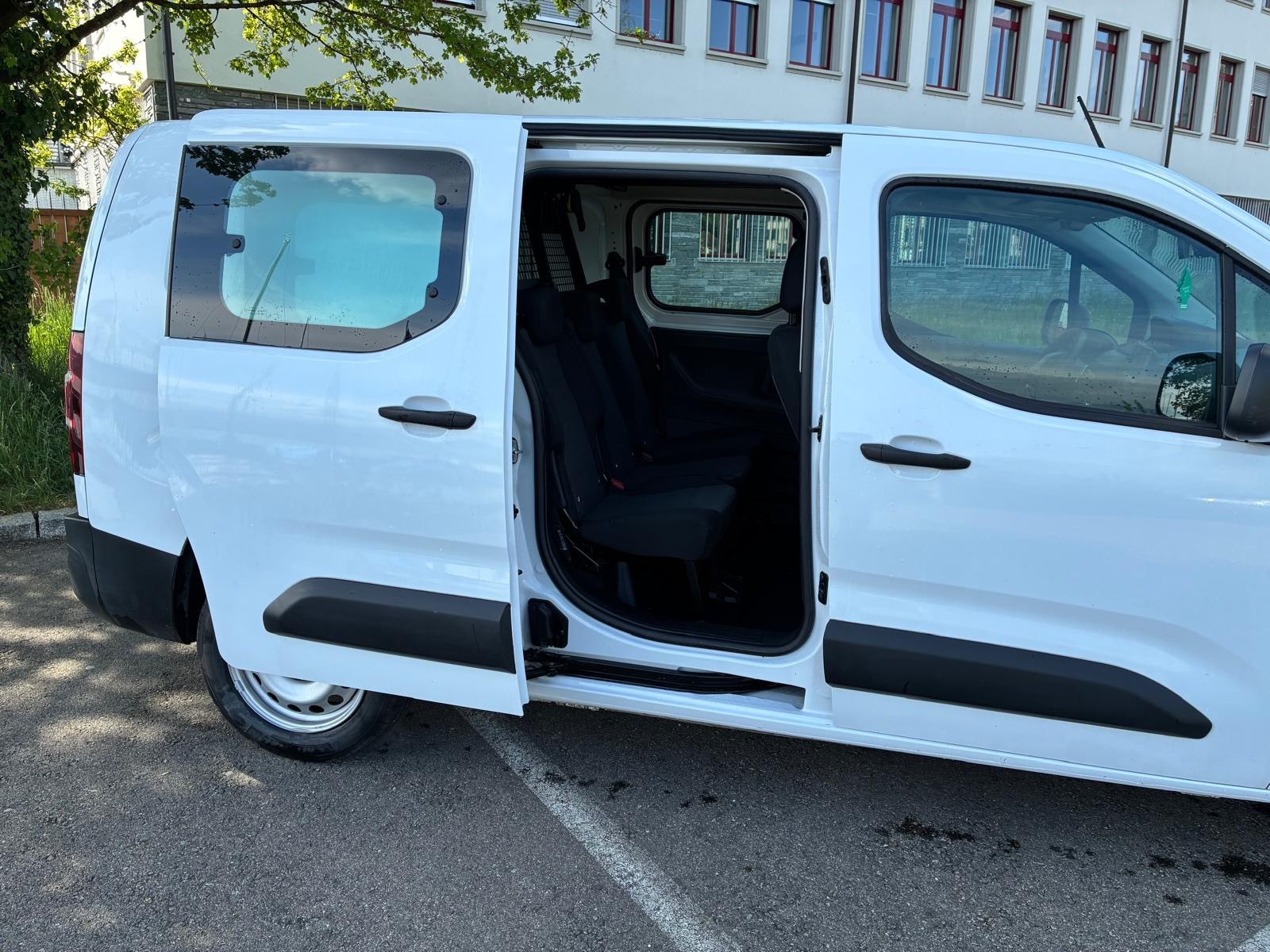 PEUGEOT Partner 1.5 Blue HDi s/s Pro Vertiefte Kabine EAT8-image-5