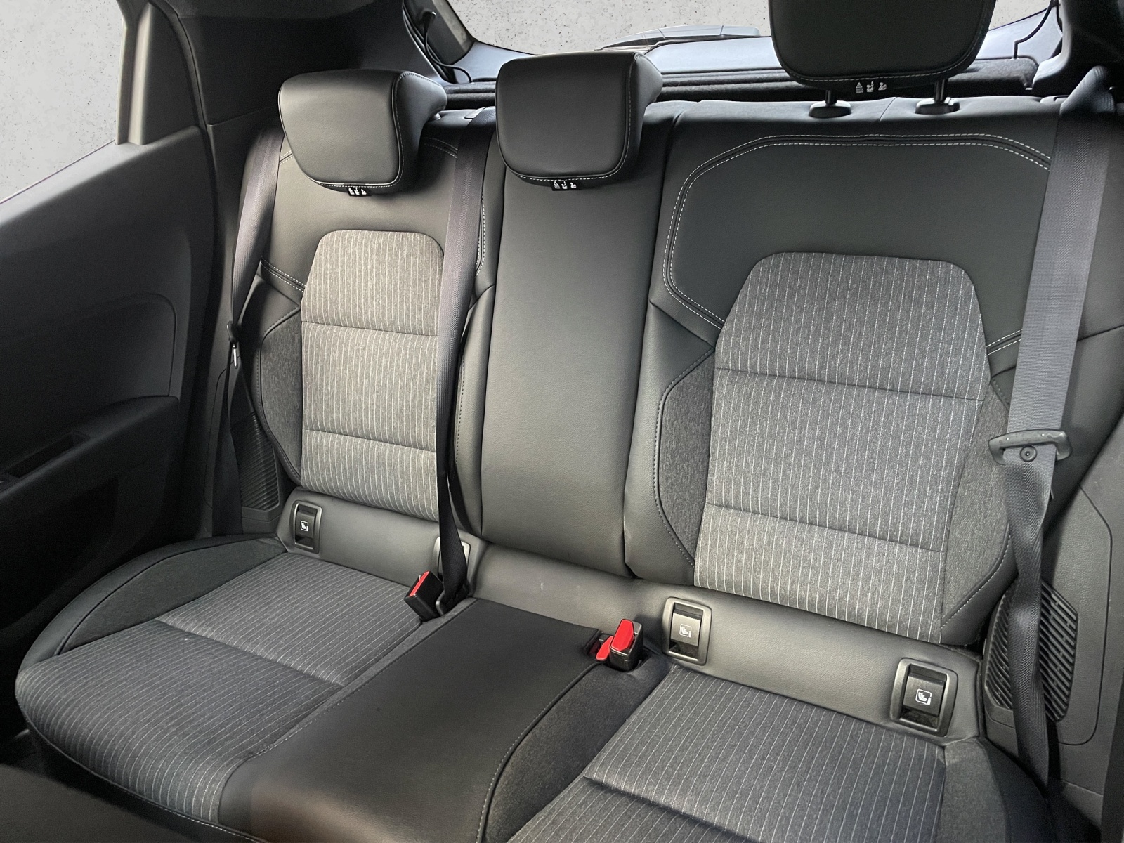 MITSUBISHI Colt 1.6 HEV Instyle-image-15
