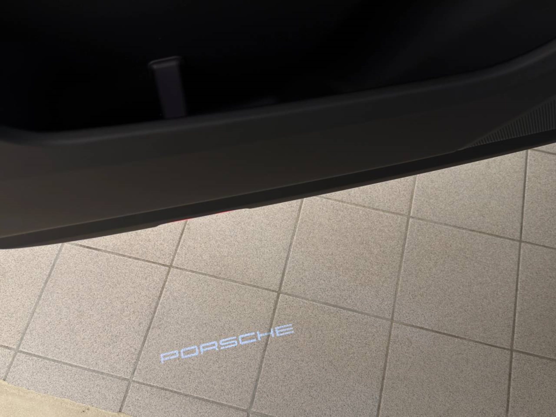 PORSCHE Cayenne S E-Hybrid Coupé Black Edition-image-20