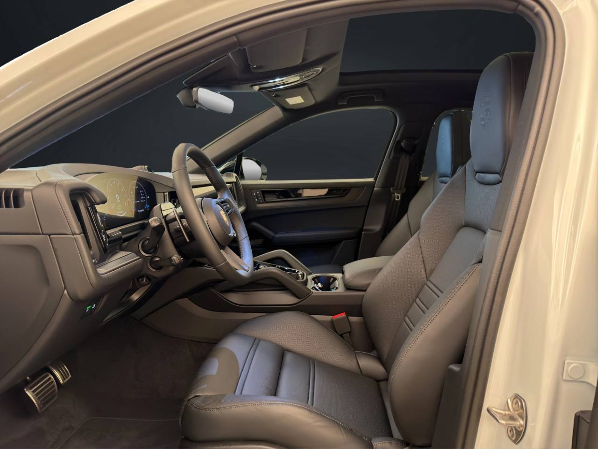 PORSCHE Cayenne S E-Hybrid Coupé Black Edition-image-4
