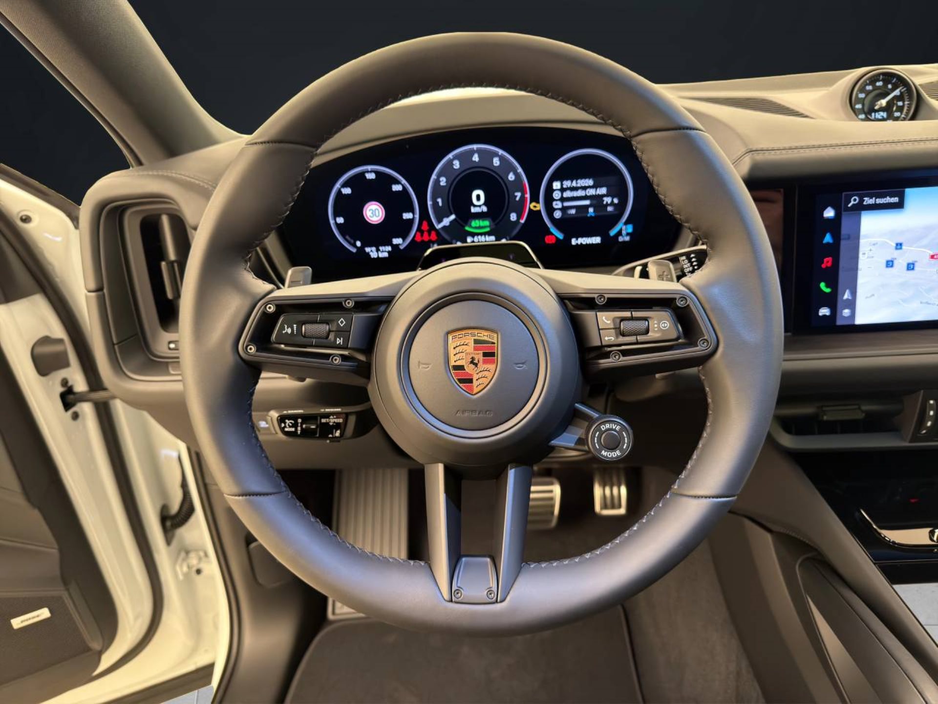 PORSCHE Cayenne S E-Hybrid Coupé Black Edition-image-11