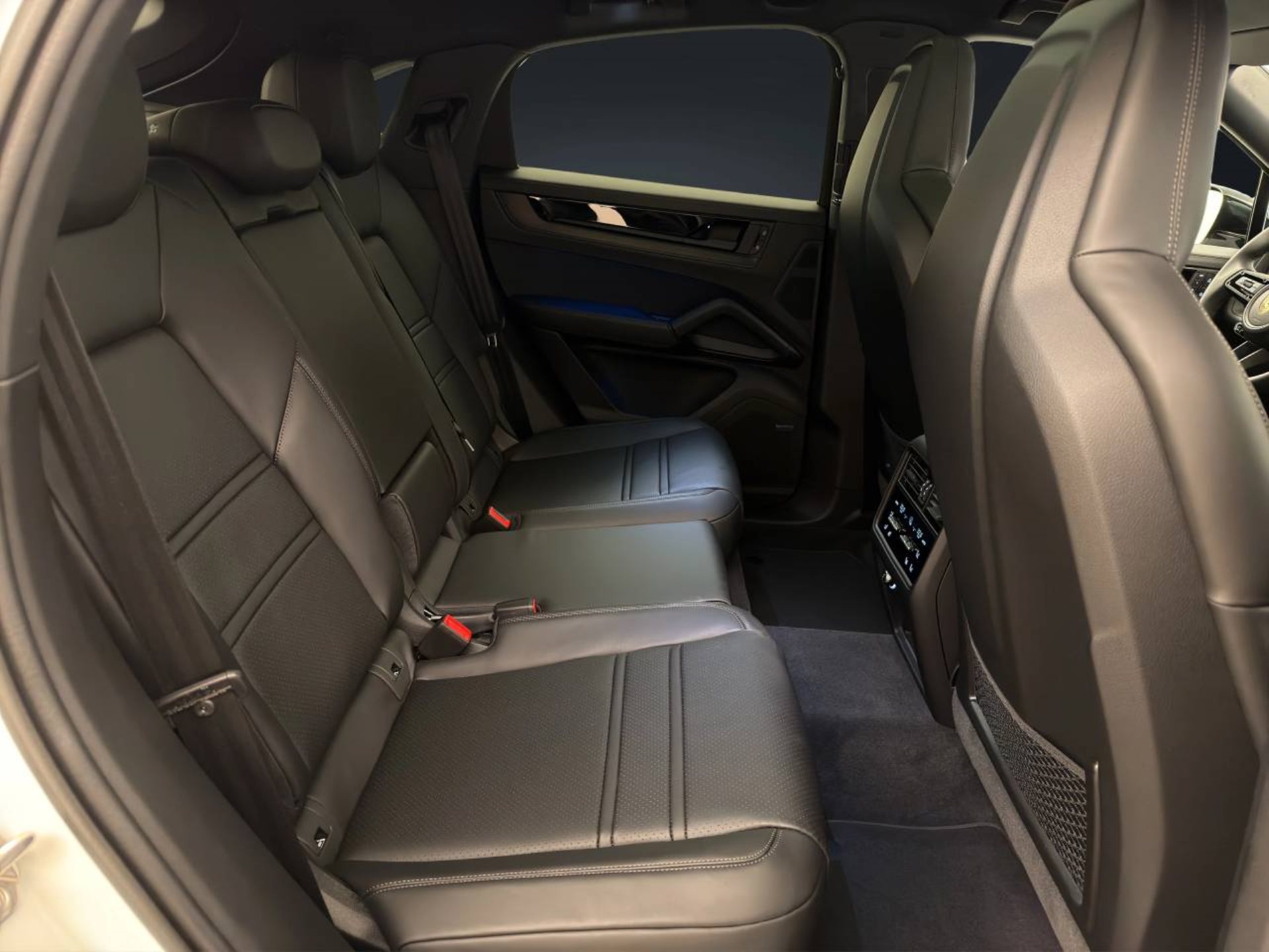 PORSCHE Cayenne S E-Hybrid Coupé Black Edition-image-13