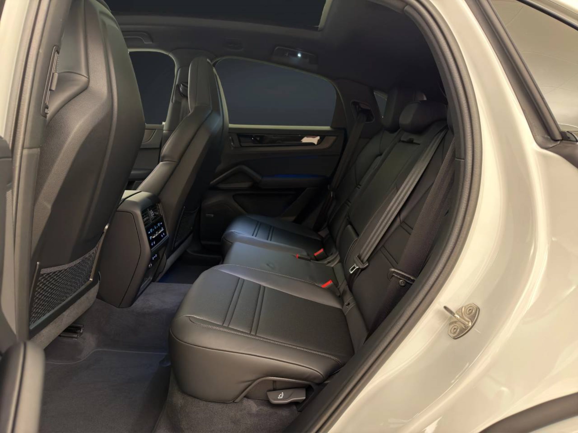PORSCHE Cayenne S E-Hybrid Coupé Black Edition-image-16