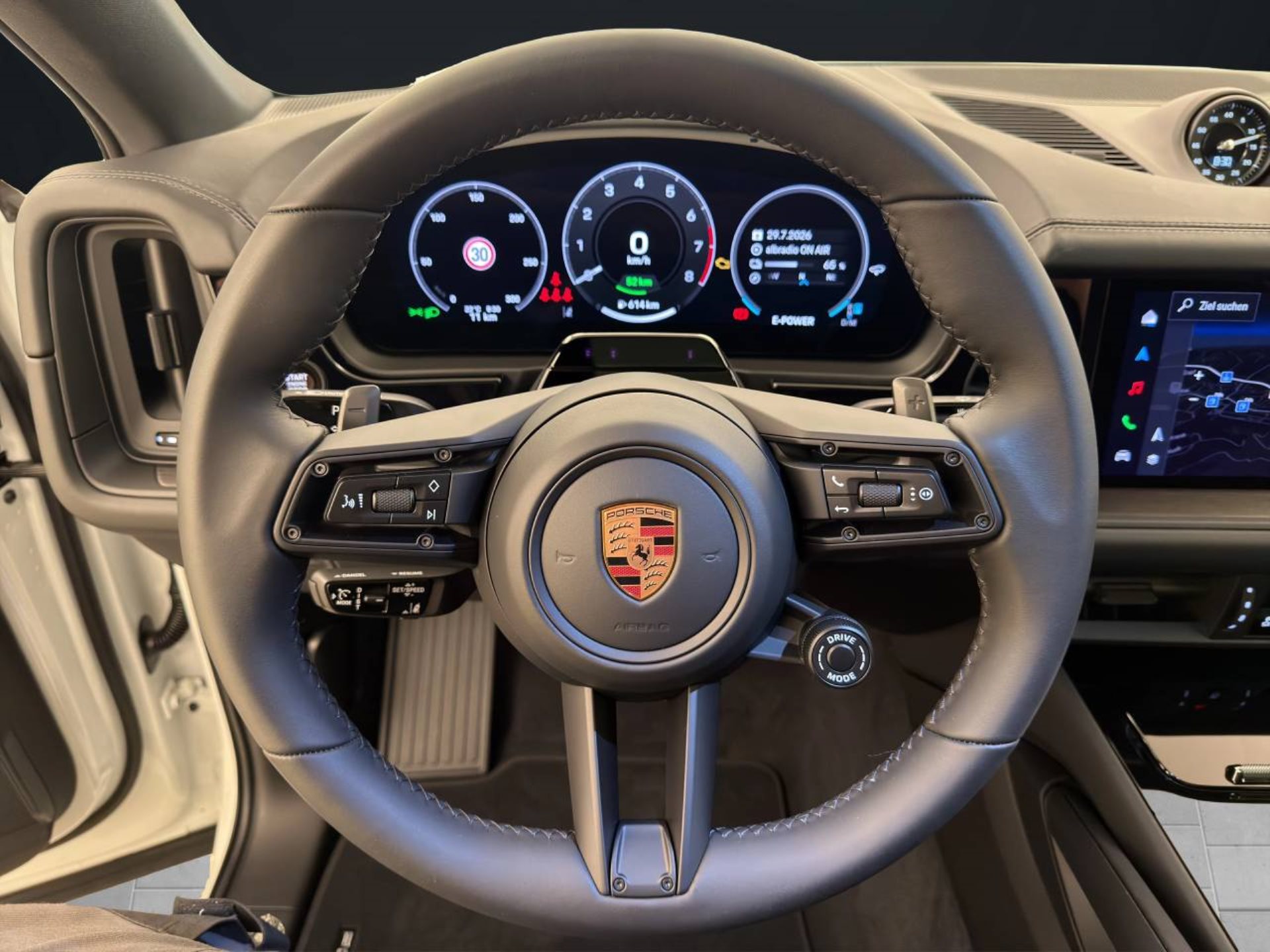 PORSCHE Cayenne S E-Hybrid Coupé Black Edition-image-12