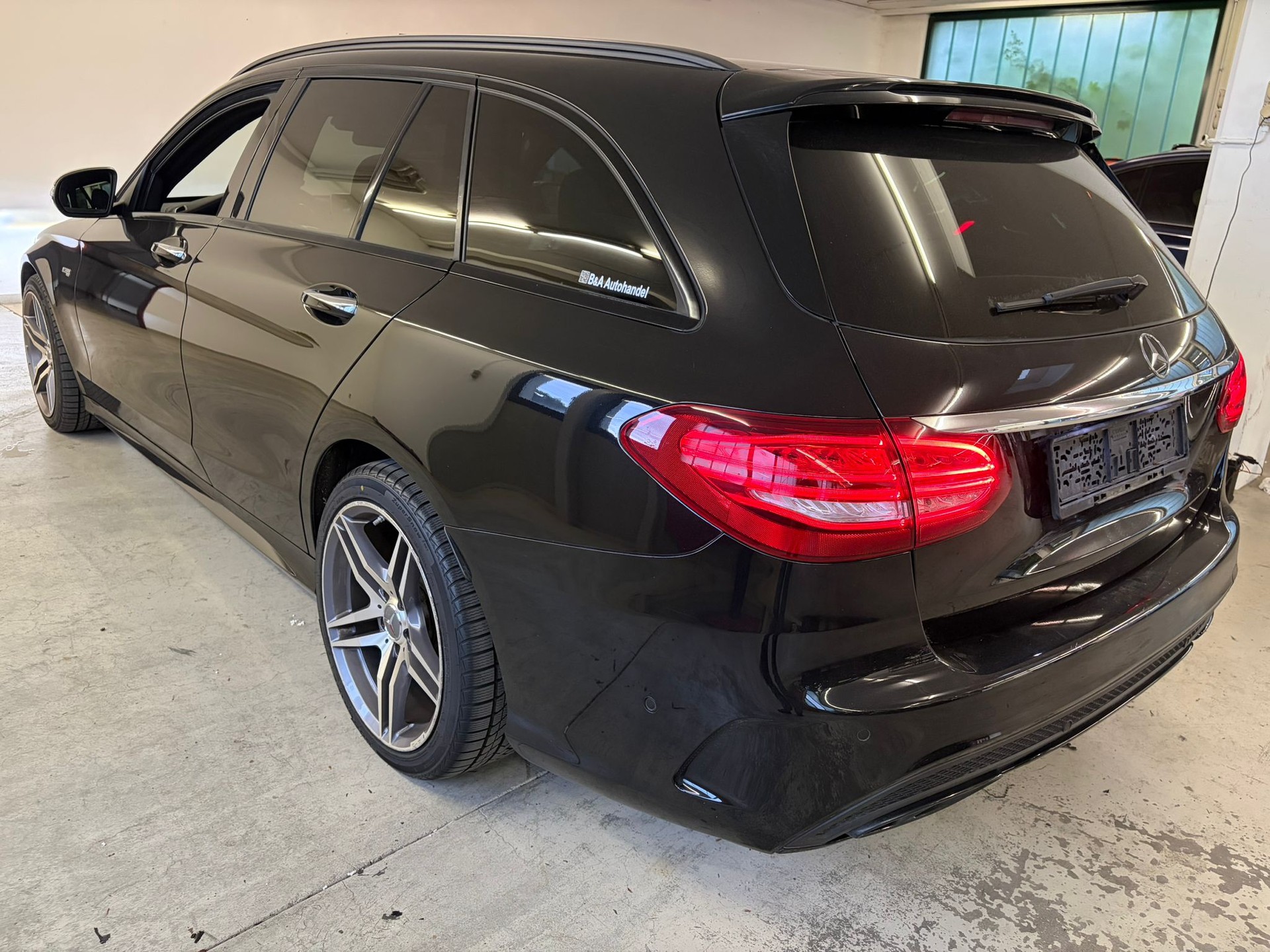 MERCEDES-BENZ C 43 AMG 4Matic 9G-Tronic-image-5