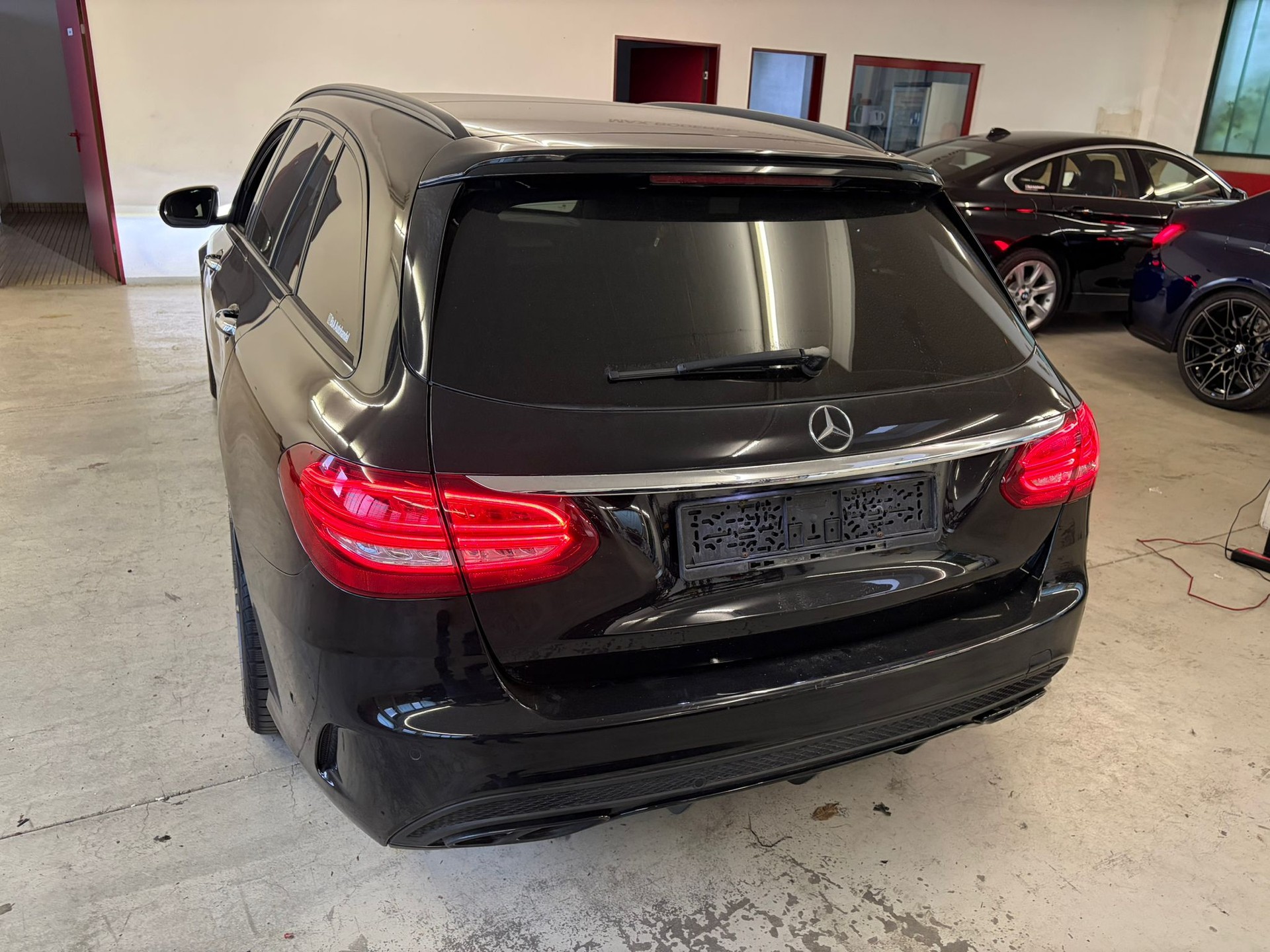 MERCEDES-BENZ C 43 AMG 4Matic 9G-Tronic-image-4