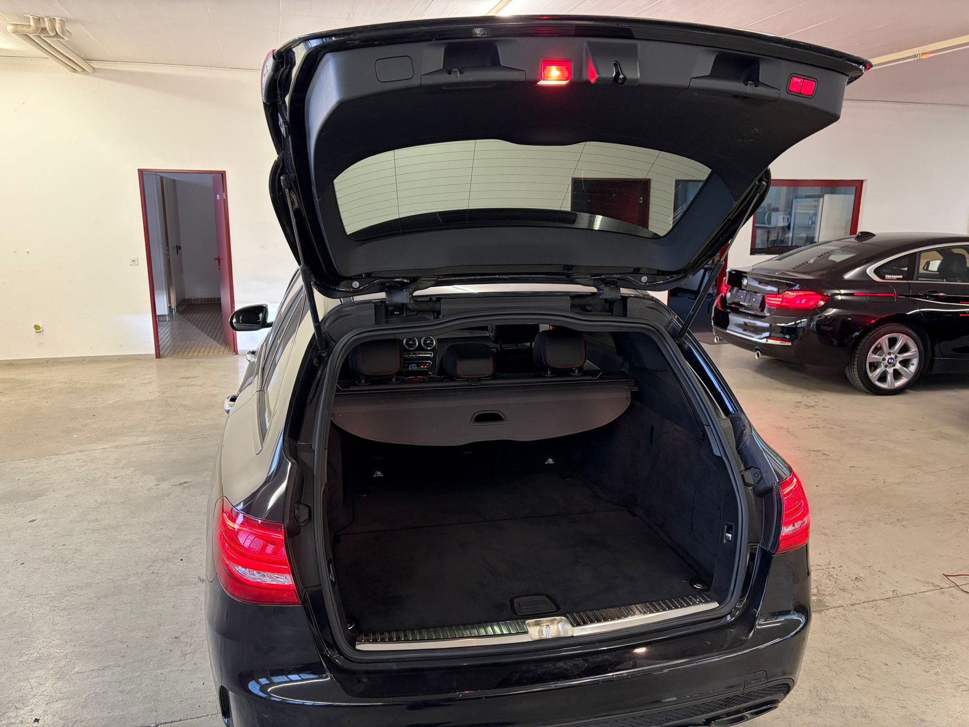 MERCEDES-BENZ C 43 AMG 4Matic 9G-Tronic-image-6