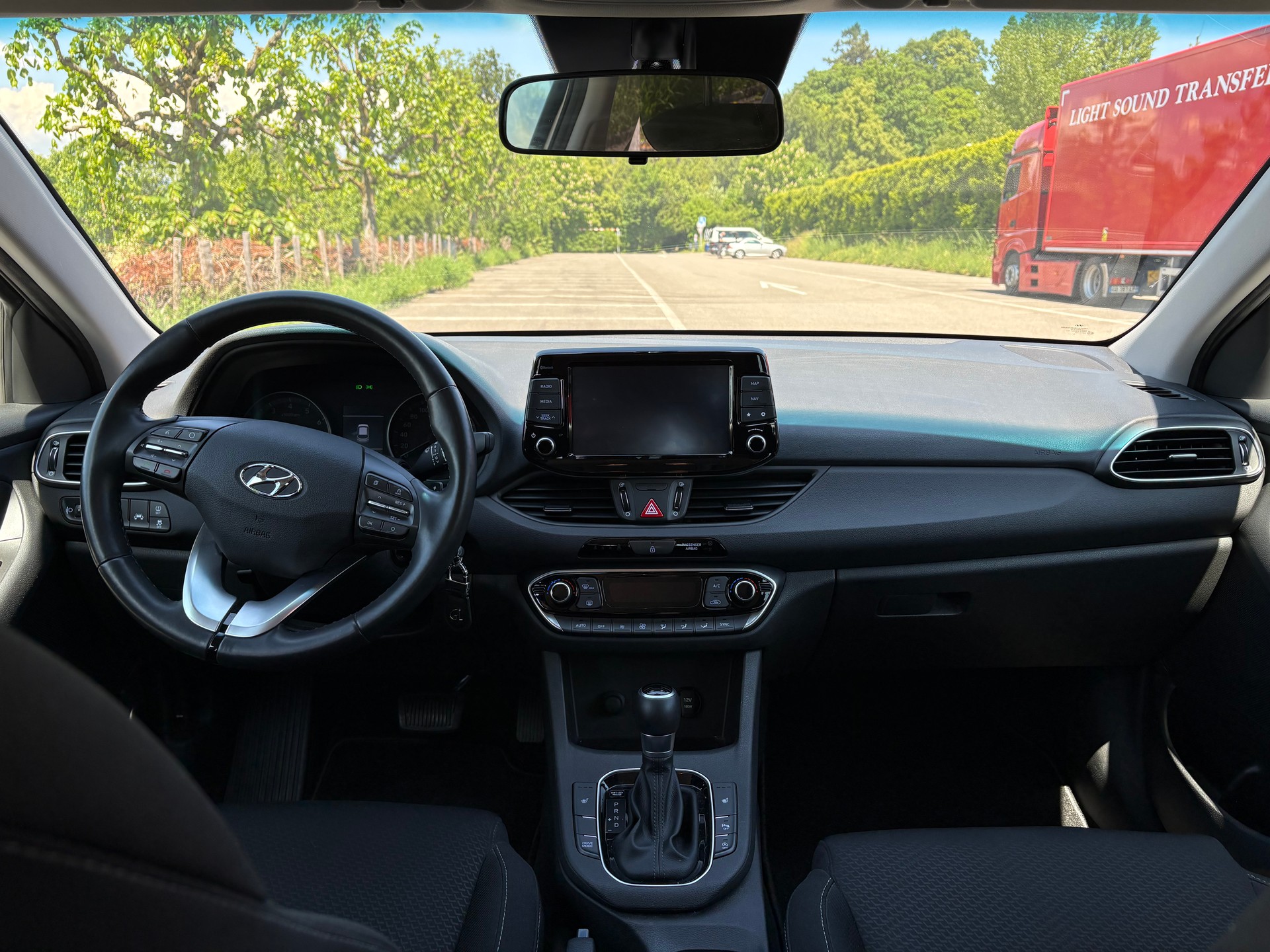 HYUNDAI 1.4 T-GDi Amplia-image-9
