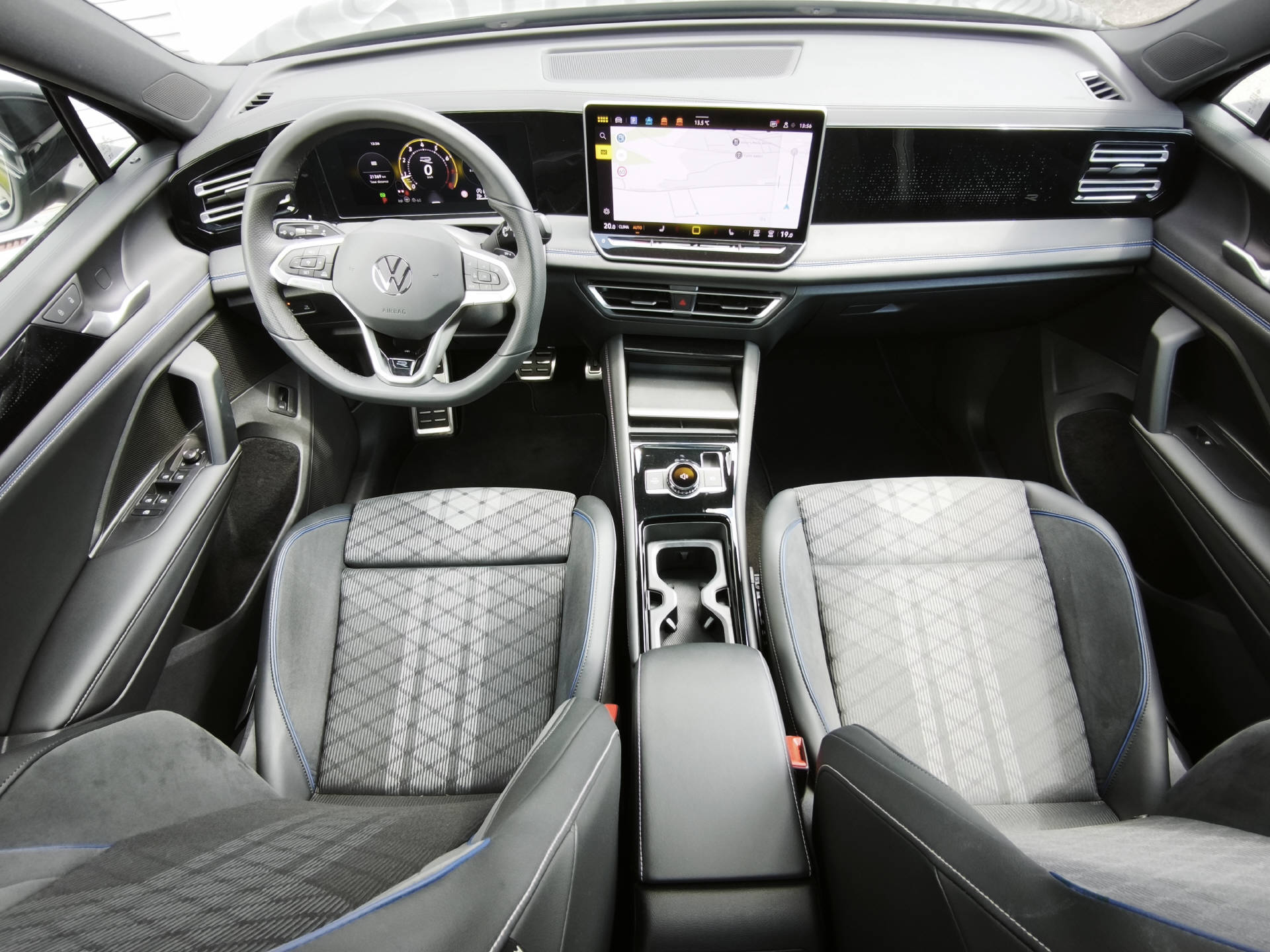 VW Tiguan 2.0 TSI R-Line DSG 4motion-image-7