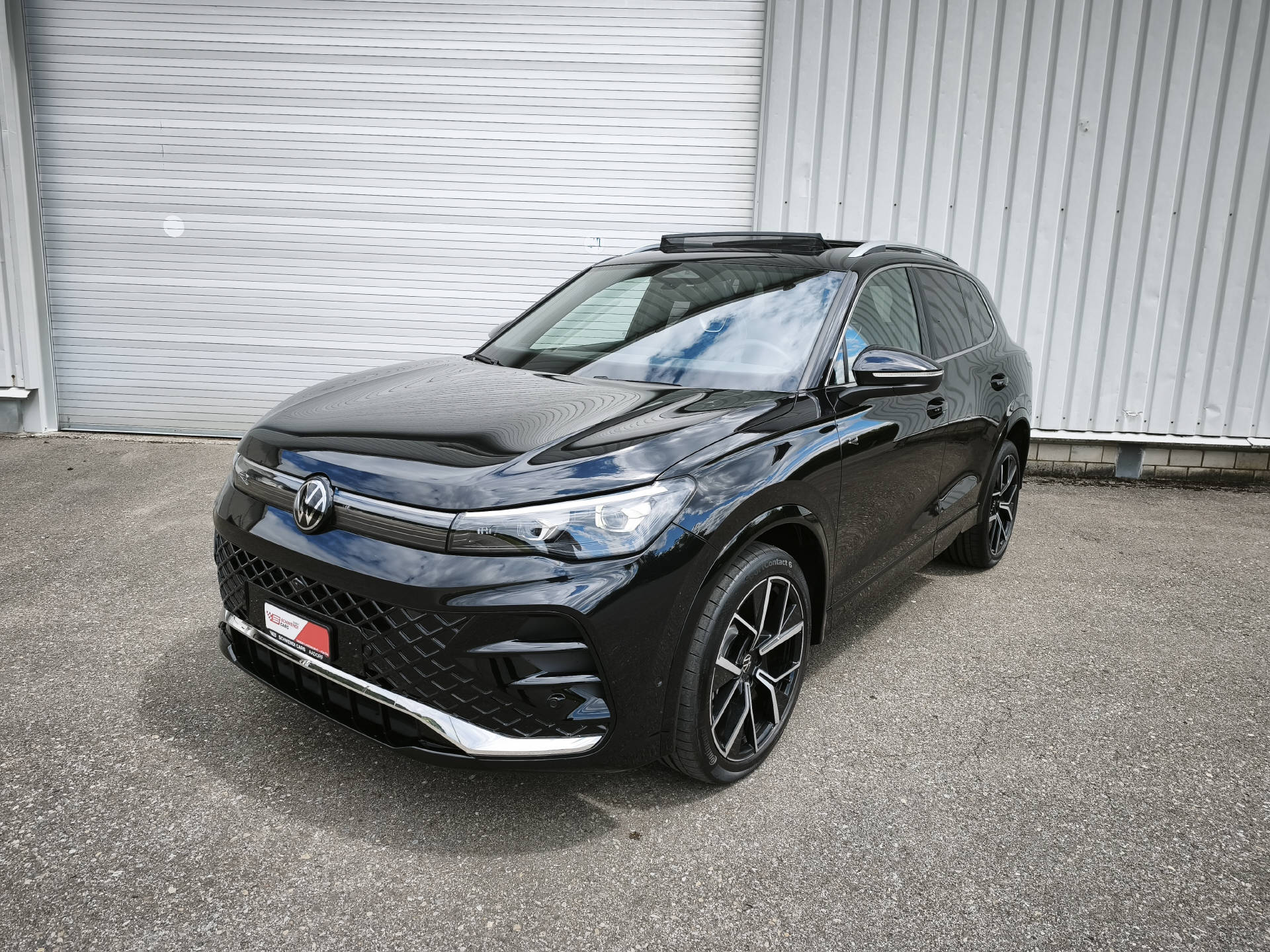 VW Tiguan 2.0 TSI R-Line DSG 4motion-image-4