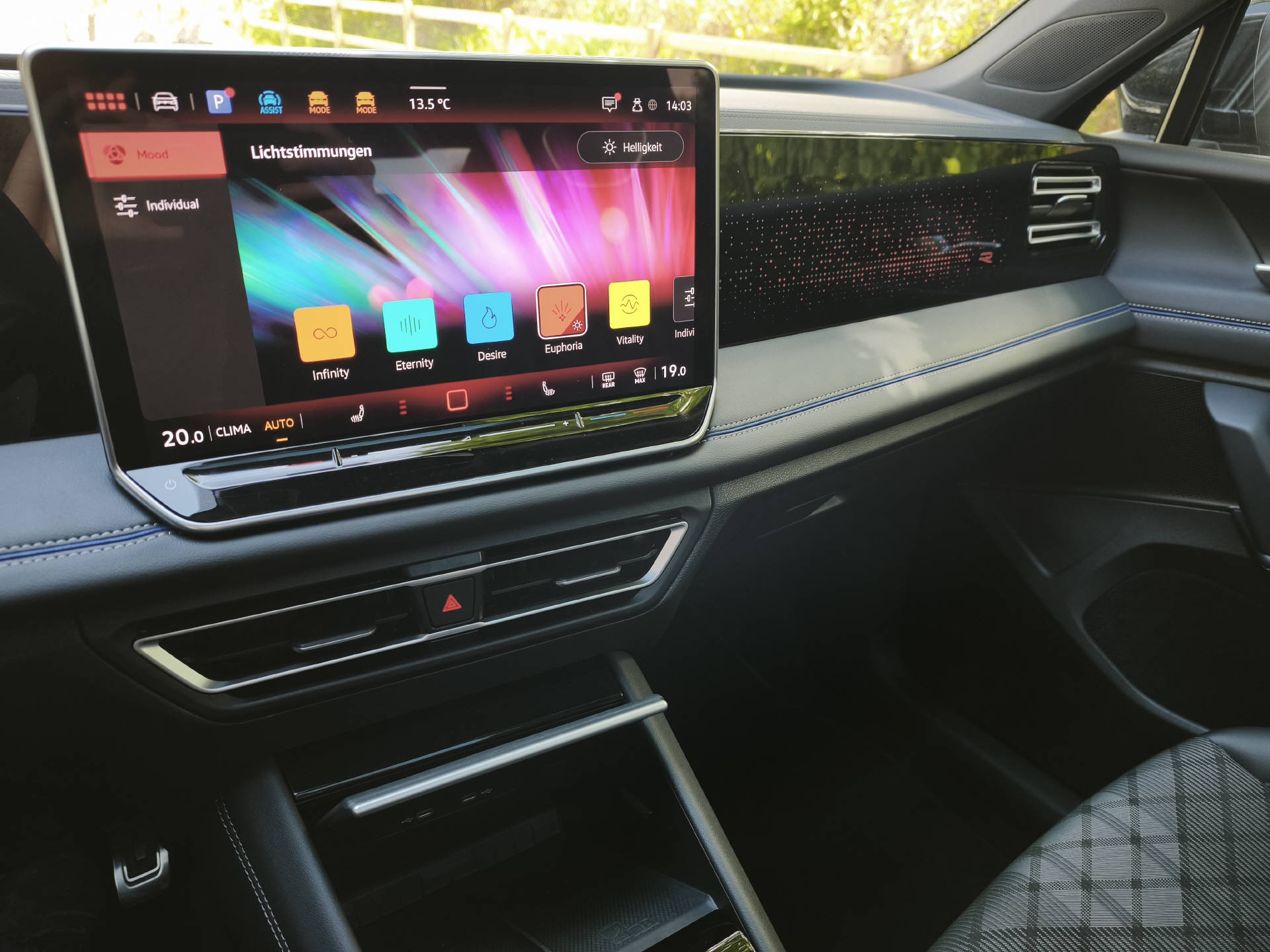 VW Tiguan 2.0 TSI R-Line DSG 4motion-image-15