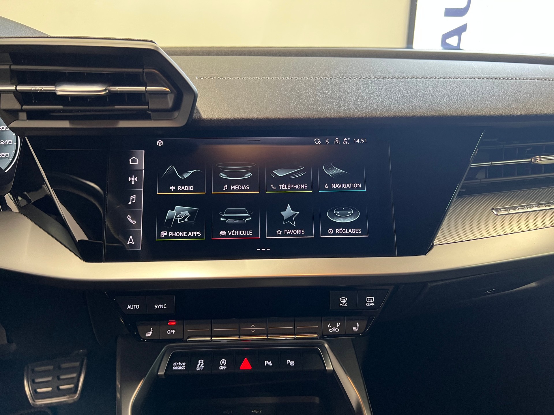 AUDI A3 Sportback 2.0 40 TFSI S Line quattro S-Tronic-image-4