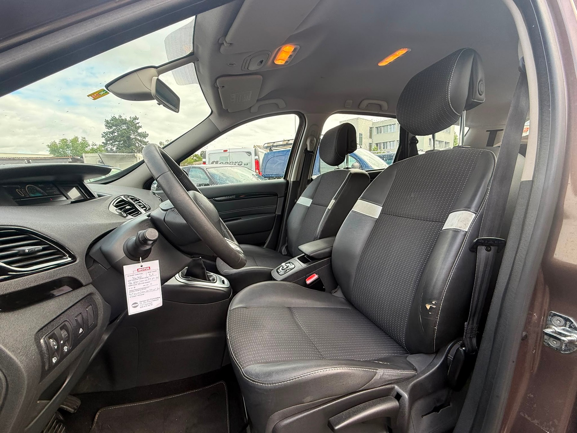RENAULT Grand Scénic 2.0 16V Dynamique X-Tronic CVT-image-6