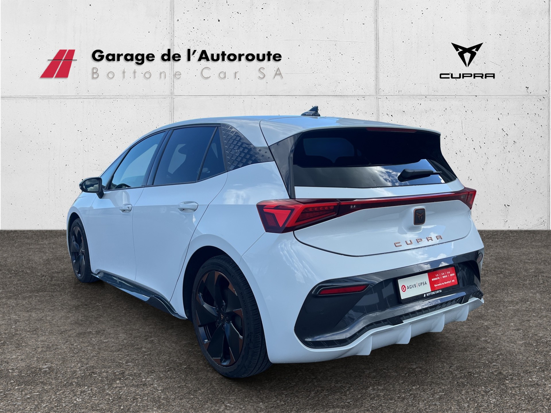 CUPRA Born Electric-showroom-element-2