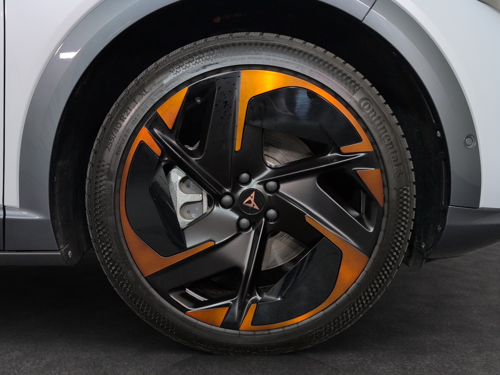 CUPRA Tavascan Type 9 77 kWh VZ Adrenaline-image-4