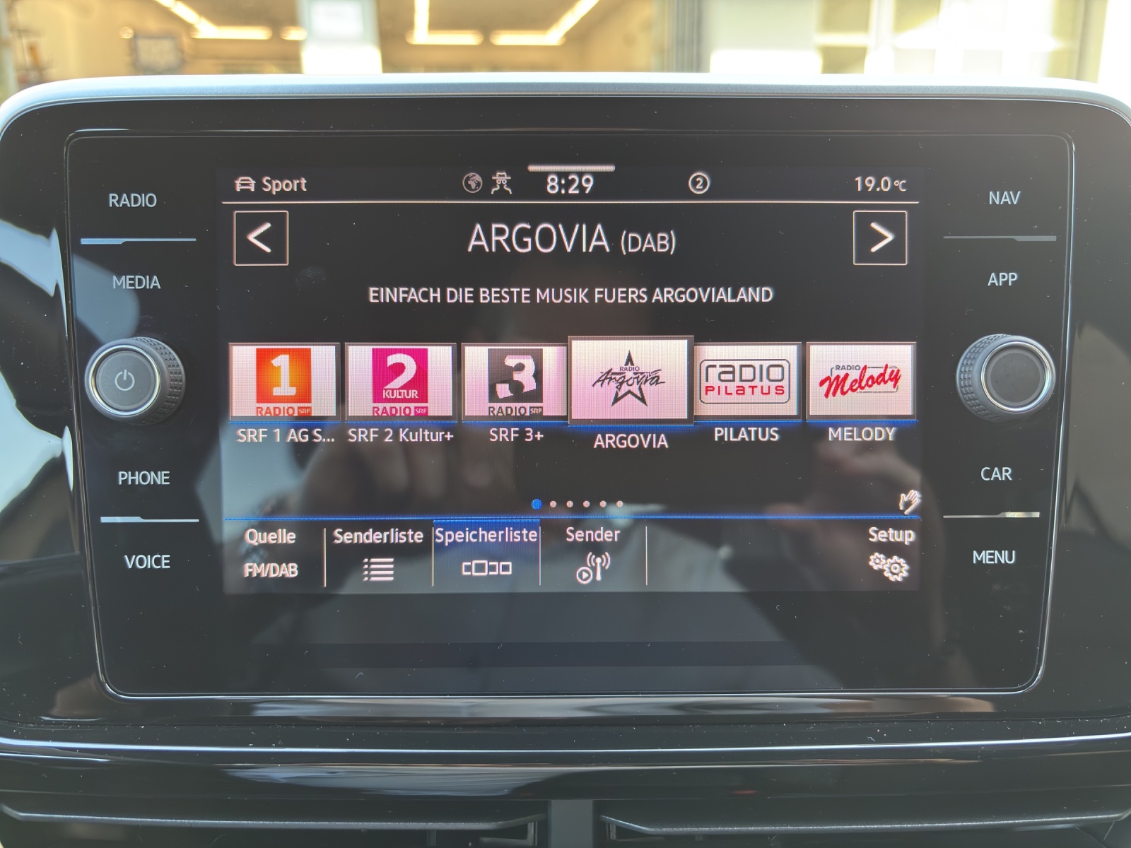 VW New T-Roc 1.5 TSI EVO R-Line DSG mit AHK & fortl. Werksgarantie-image-18