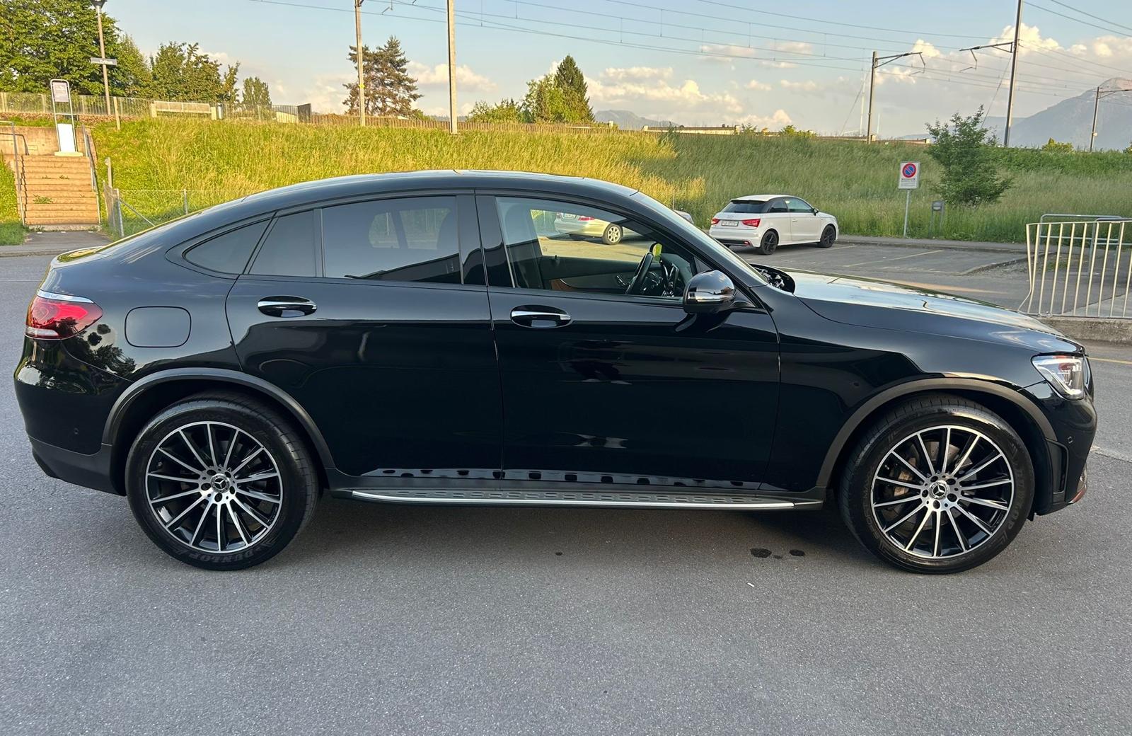 MERCEDES-BENZ GLC Coupé 220d AMG Line ***STERNENHIMMEL***LEASING MÖGLICH 3.99% ZINS-image-2