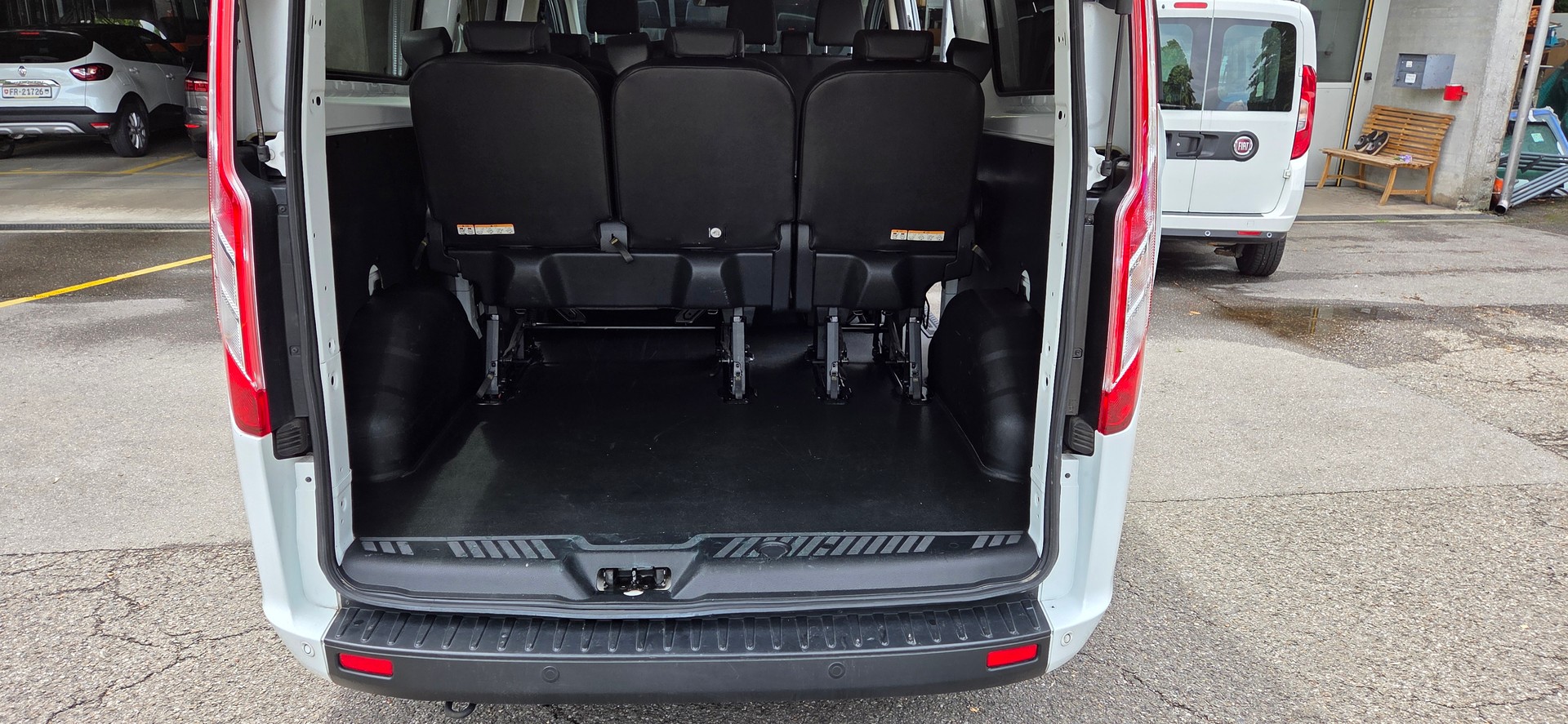 FORD Transit Custom 320 L2H1 Ambiente-image-13