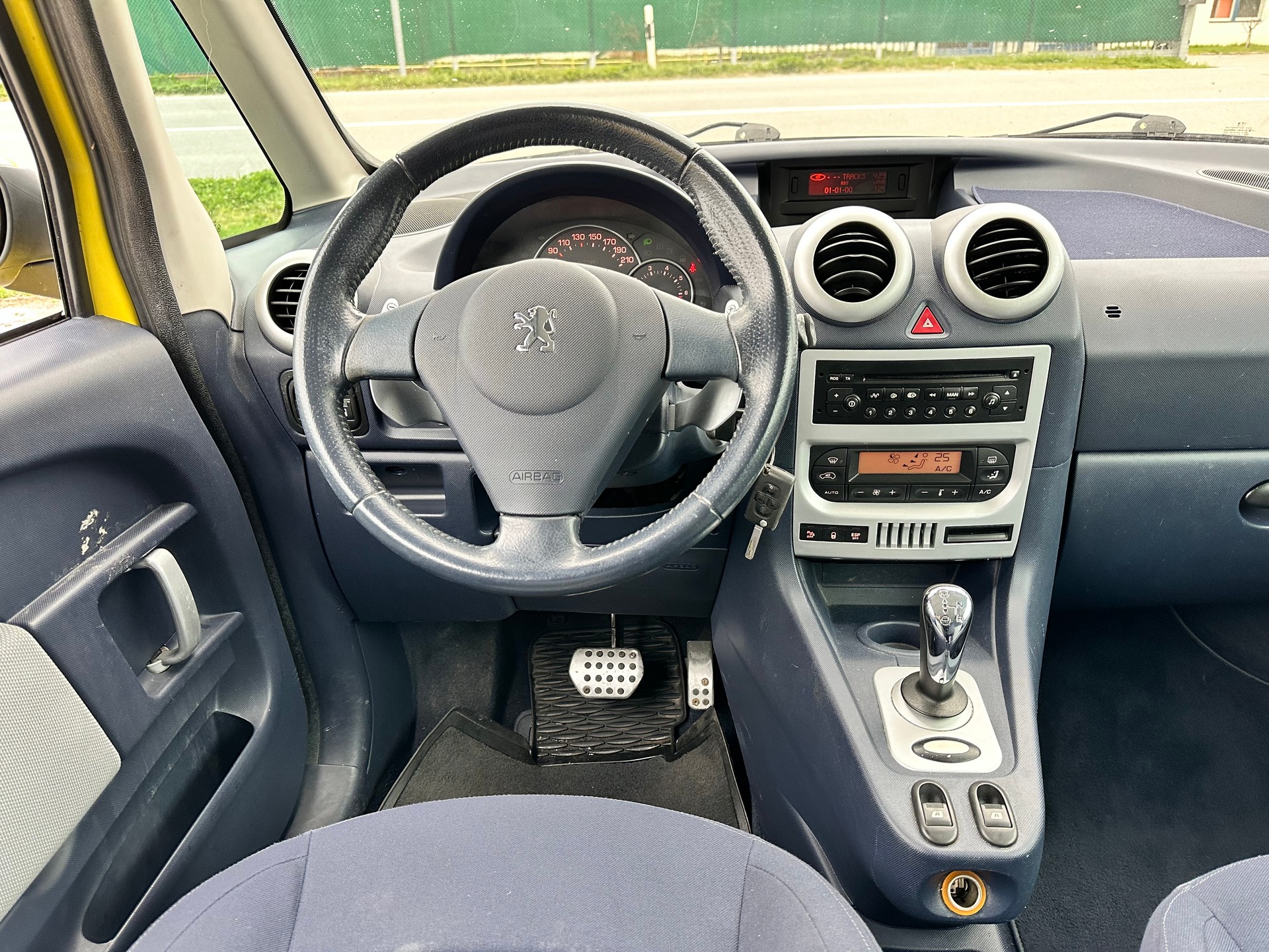 PEUGEOT 1007 1.6 Sport(y) 2-Tronic-image-12
