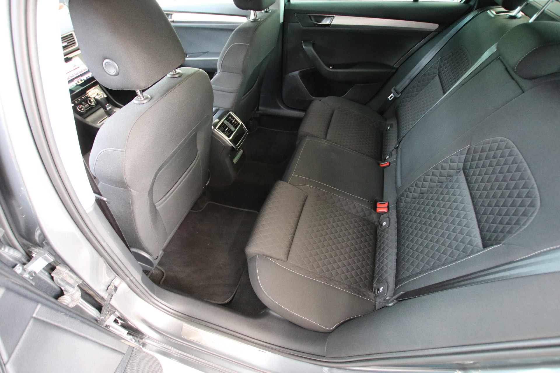 SKODA Superb Combi 1.5 TSI Ambition DSG *Werksgarantie bis 07.2028*-image-12