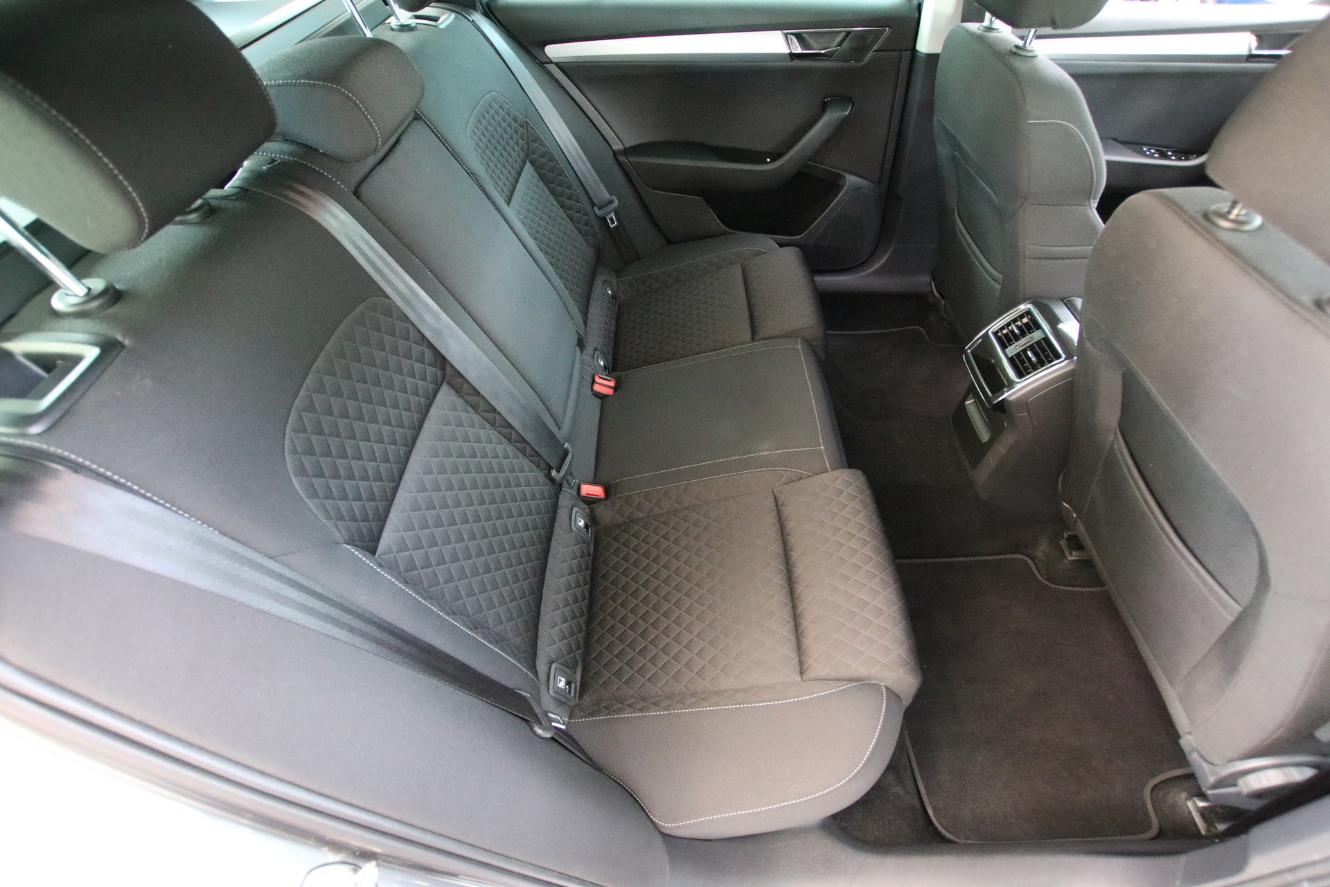 SKODA Superb Combi 1.5 TSI Ambition DSG *Werksgarantie bis 07.2028*-image-13