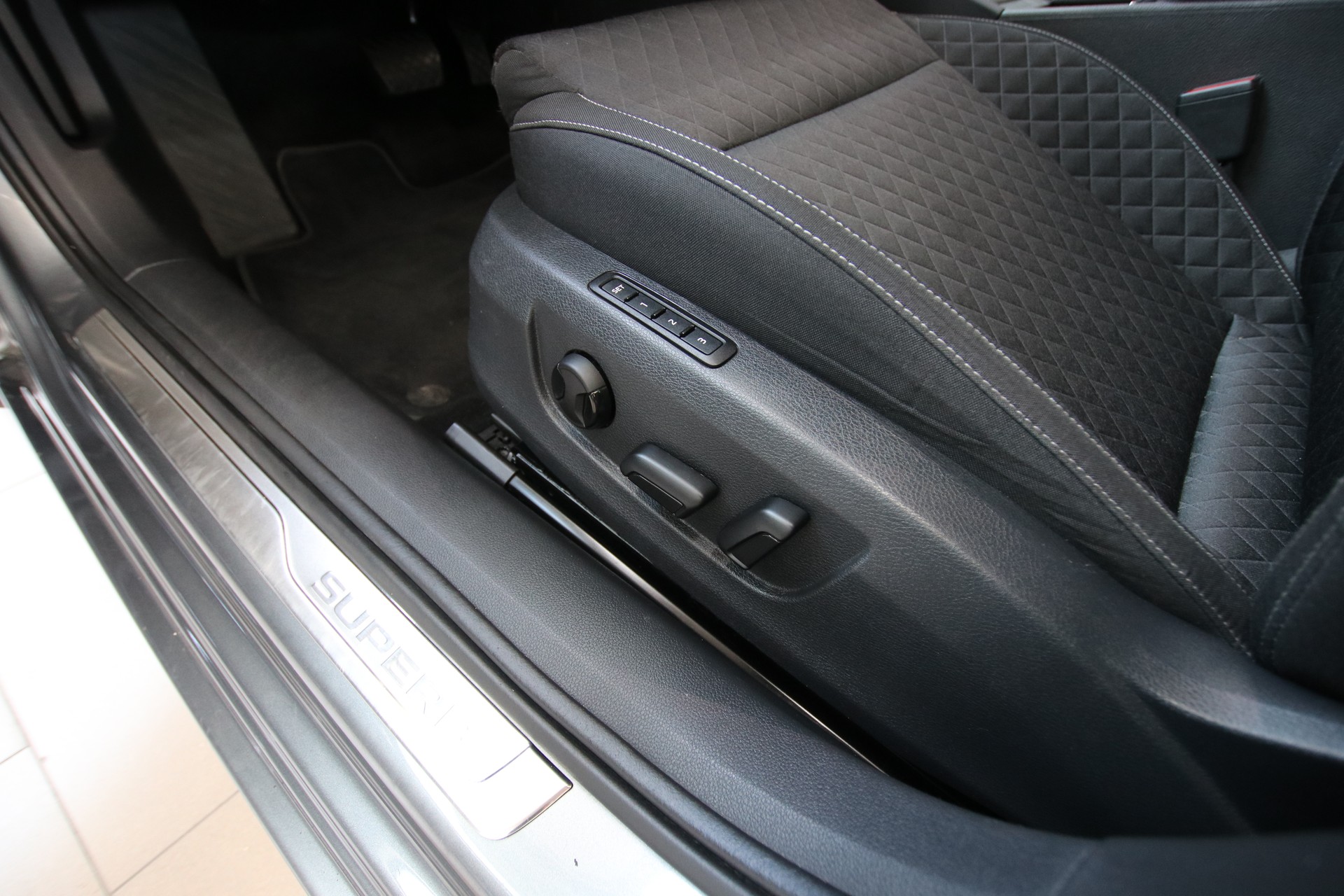 SKODA Superb Combi 1.5 TSI Ambition DSG *Werksgarantie bis 07.2028*-image-20