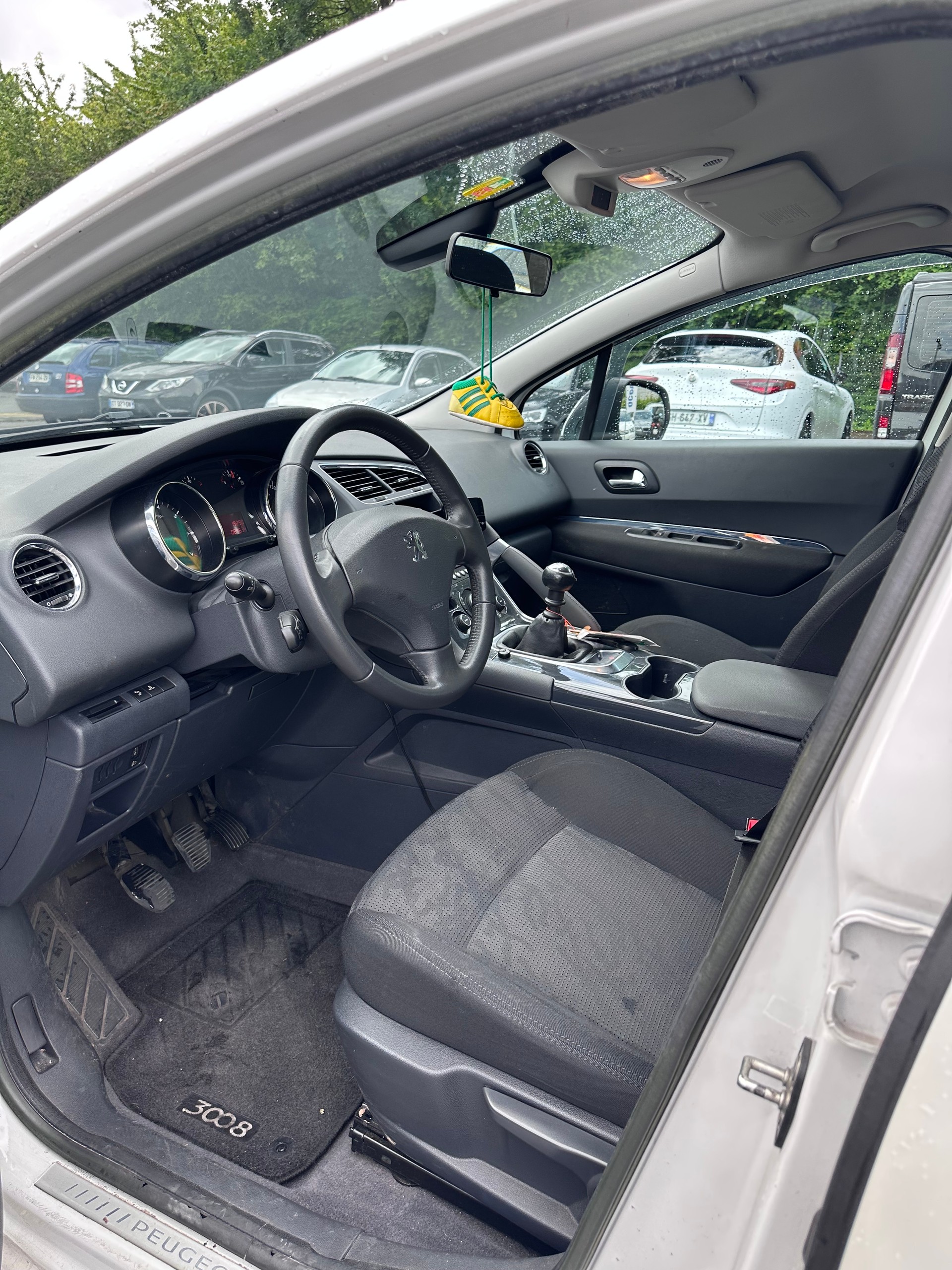 PEUGEOT 3008 1.6 16V T Platinum-image-10