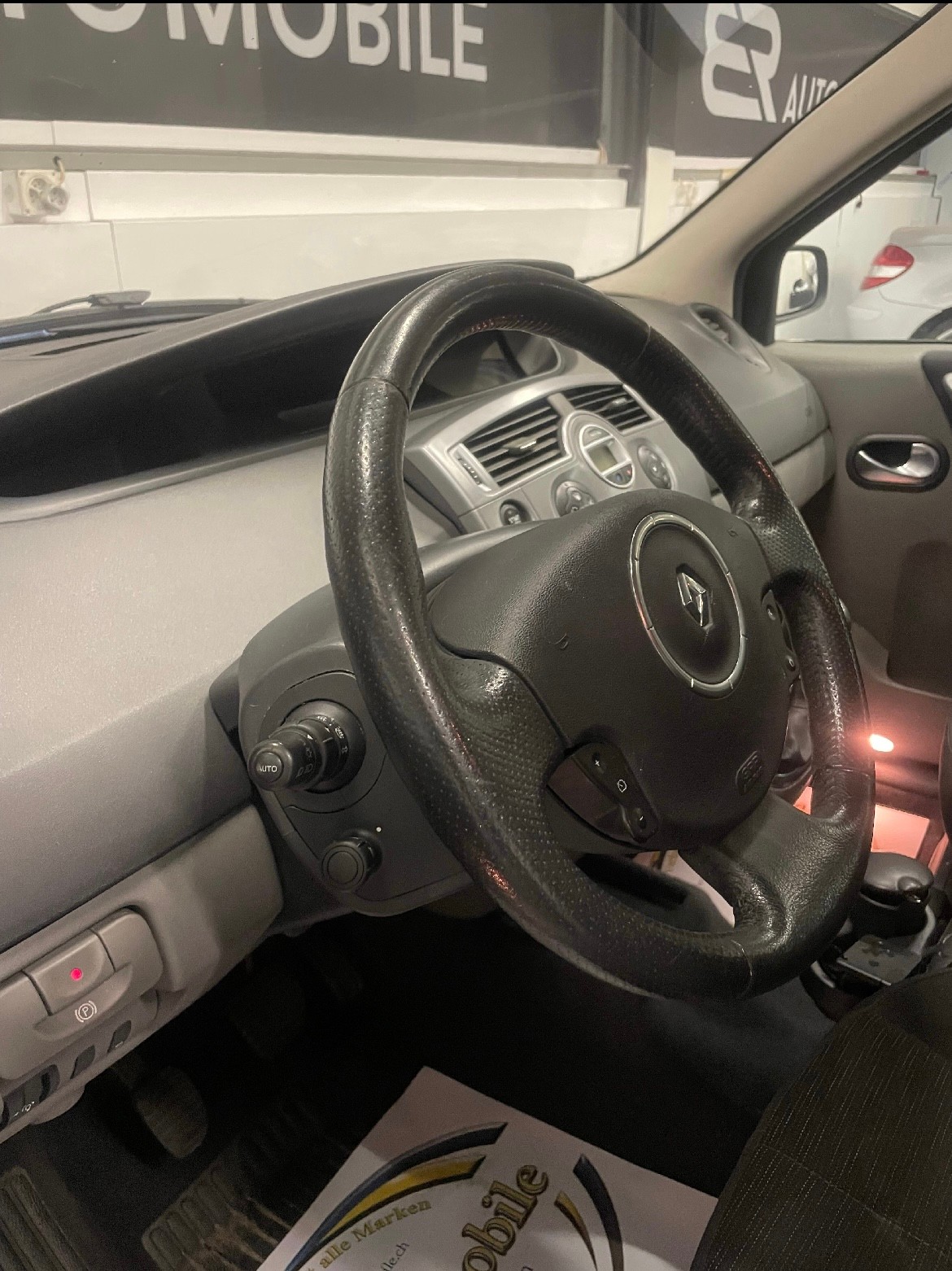 RENAULT Scénic 2.0 16V Dynamique-image-11