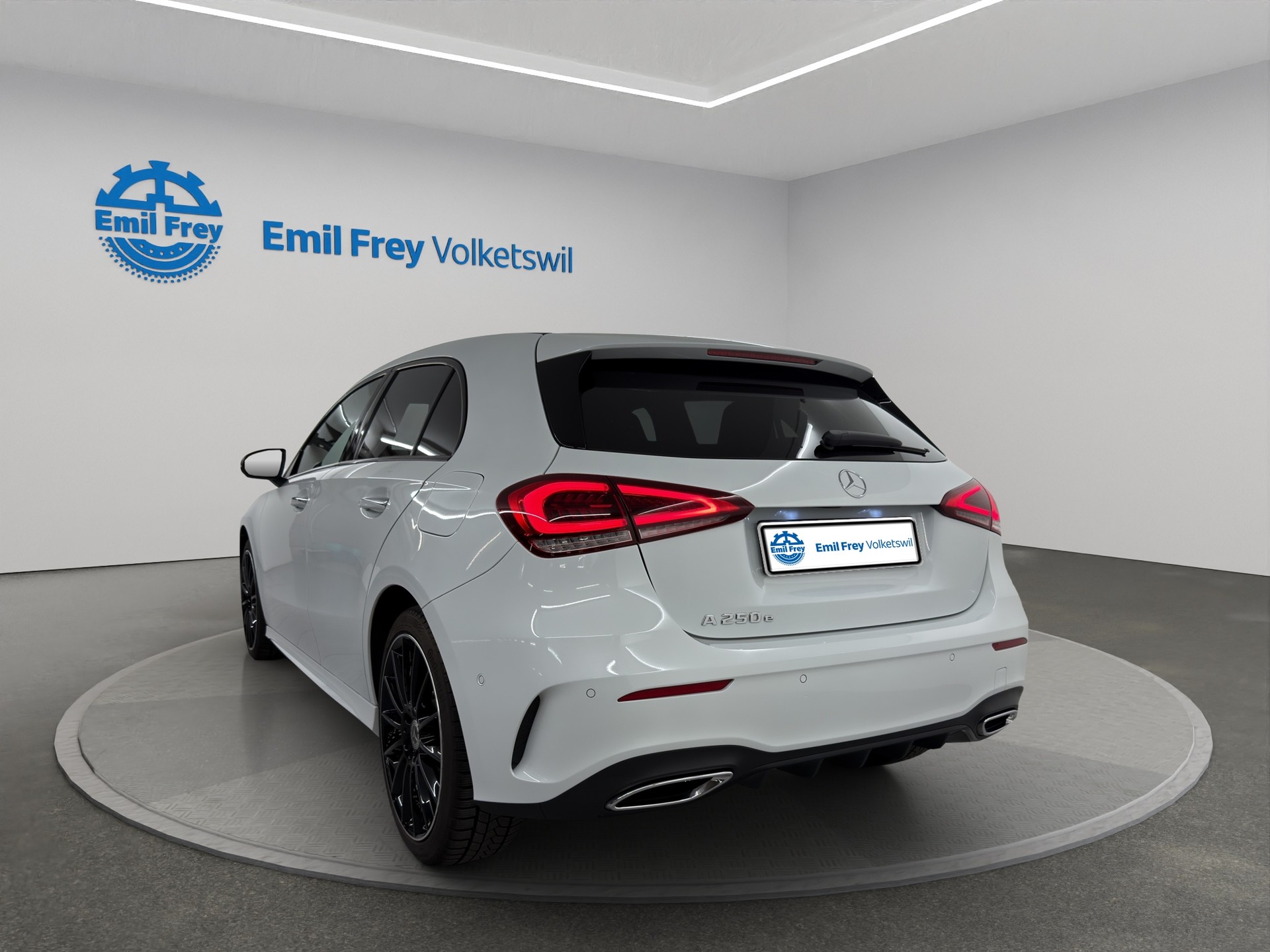 MERCEDES-BENZ A 250 e AMG Line-image-2