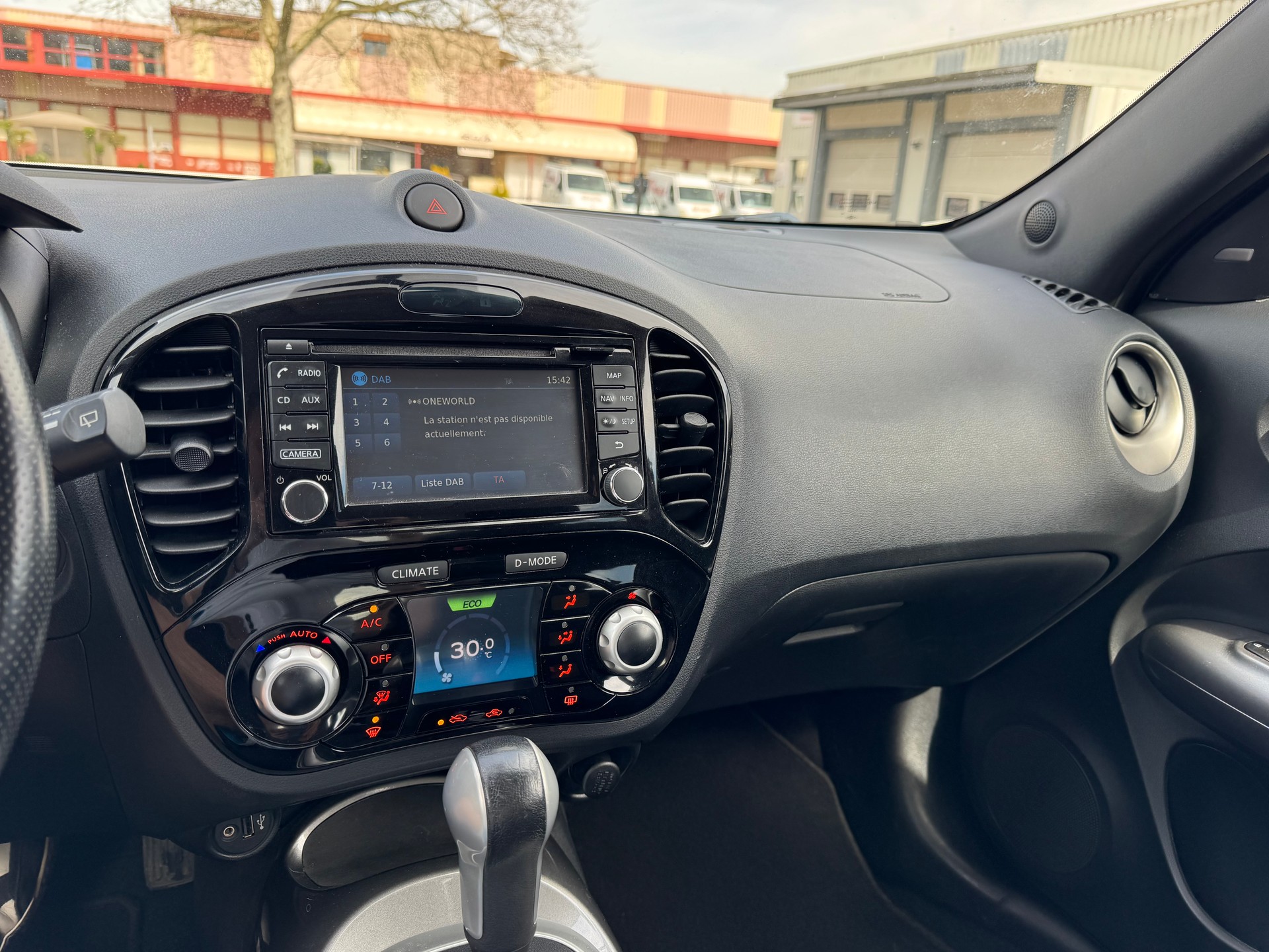NISSAN Juke 1.6 DIG-T tekna 4x4 Xtronic M-CVT-image-9