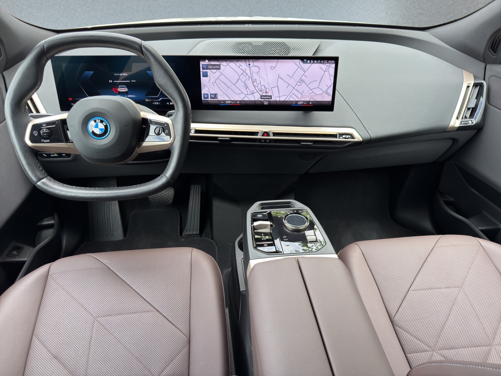 BMW iX xDrive40-image-10