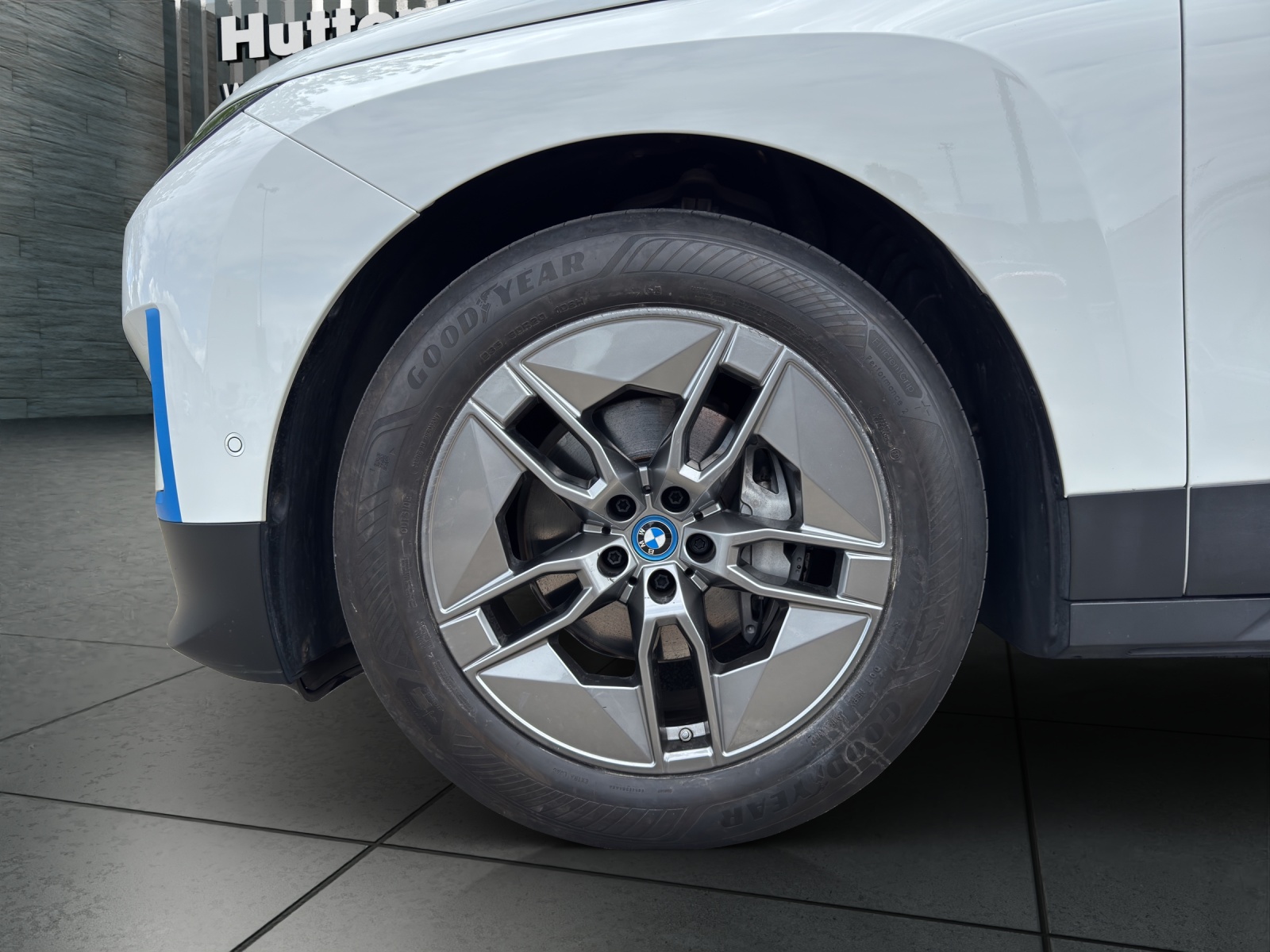 BMW iX xDrive40-image-8