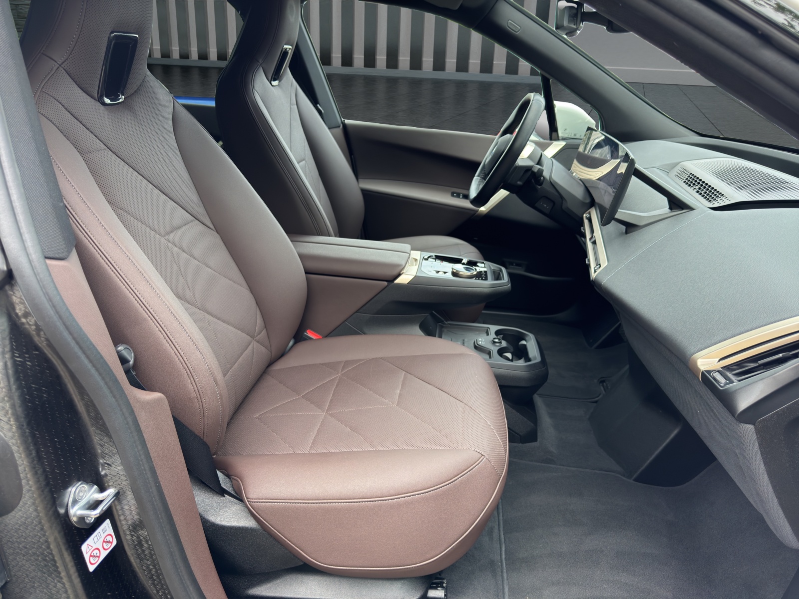 BMW iX xDrive40-image-19