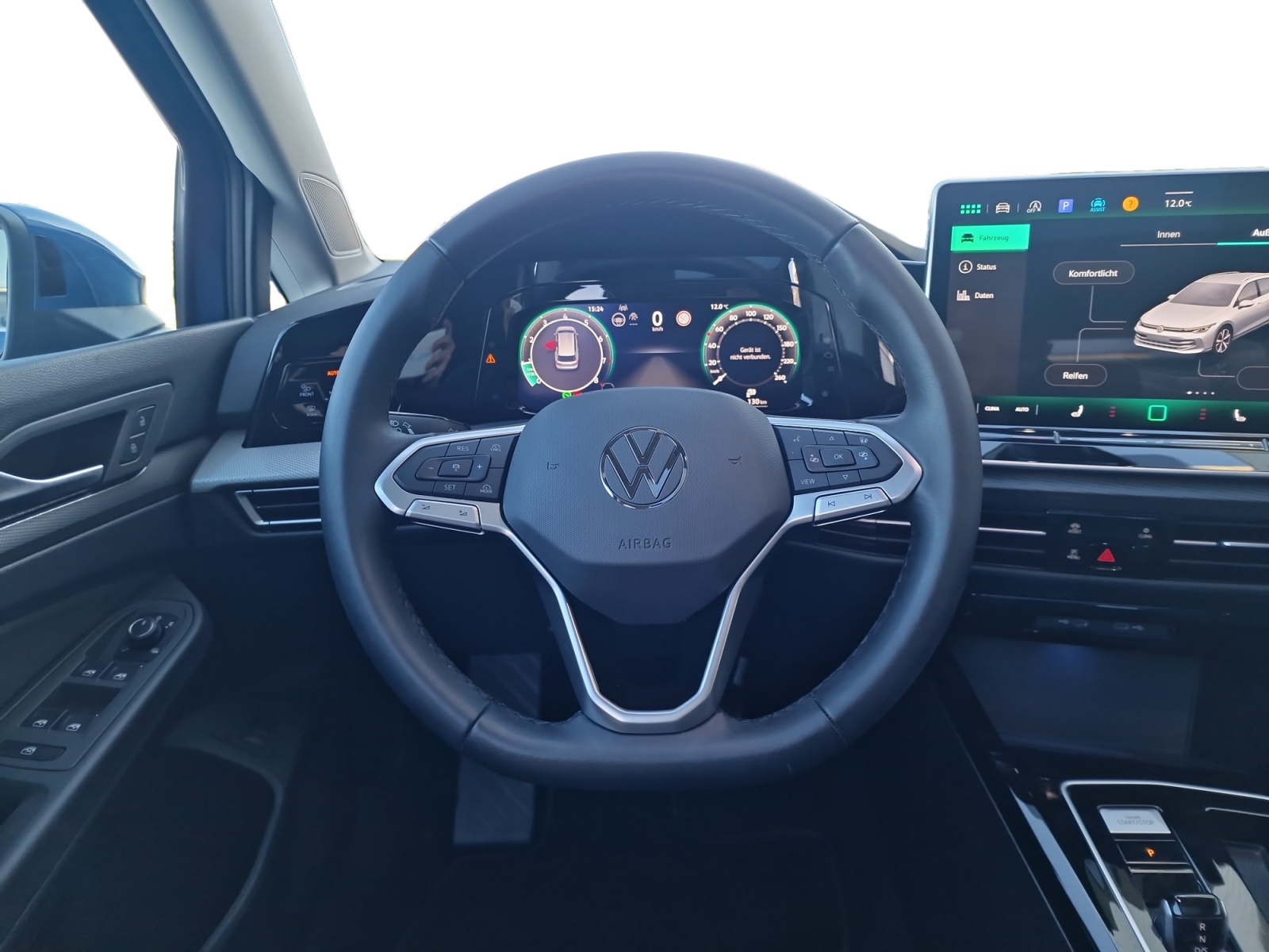 VW Golf Variant 1.5 eTSI mHEV Style DSG Panorama-image-13