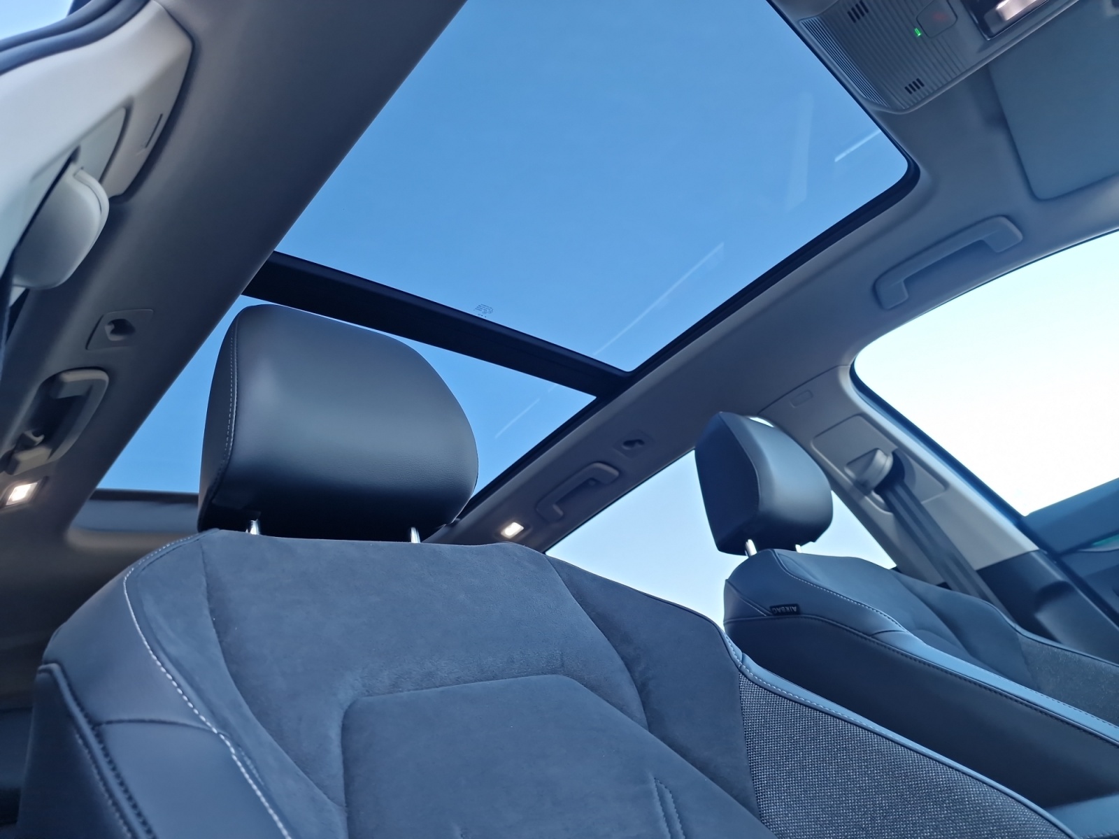 VW Golf Variant 1.5 eTSI mHEV Style DSG Panorama-image-11