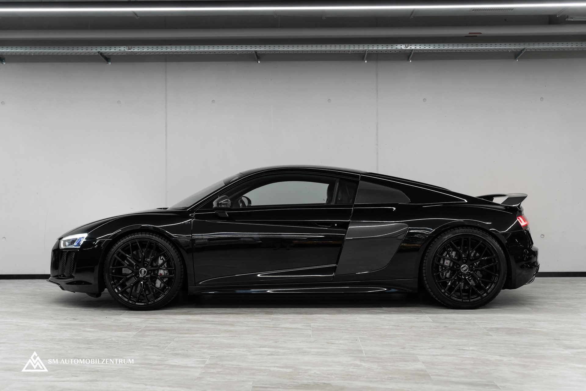AUDI R8 Coupé 5.2 FSI V10 plus quattro S-Tronic-image-6