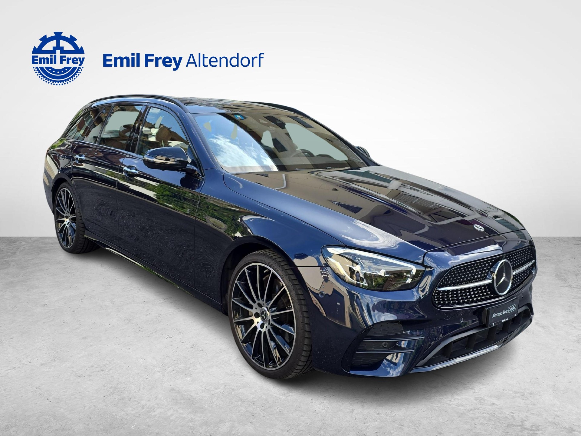 MERCEDES-BENZ E 220 d AMG Line 4matic Kombi-image-6