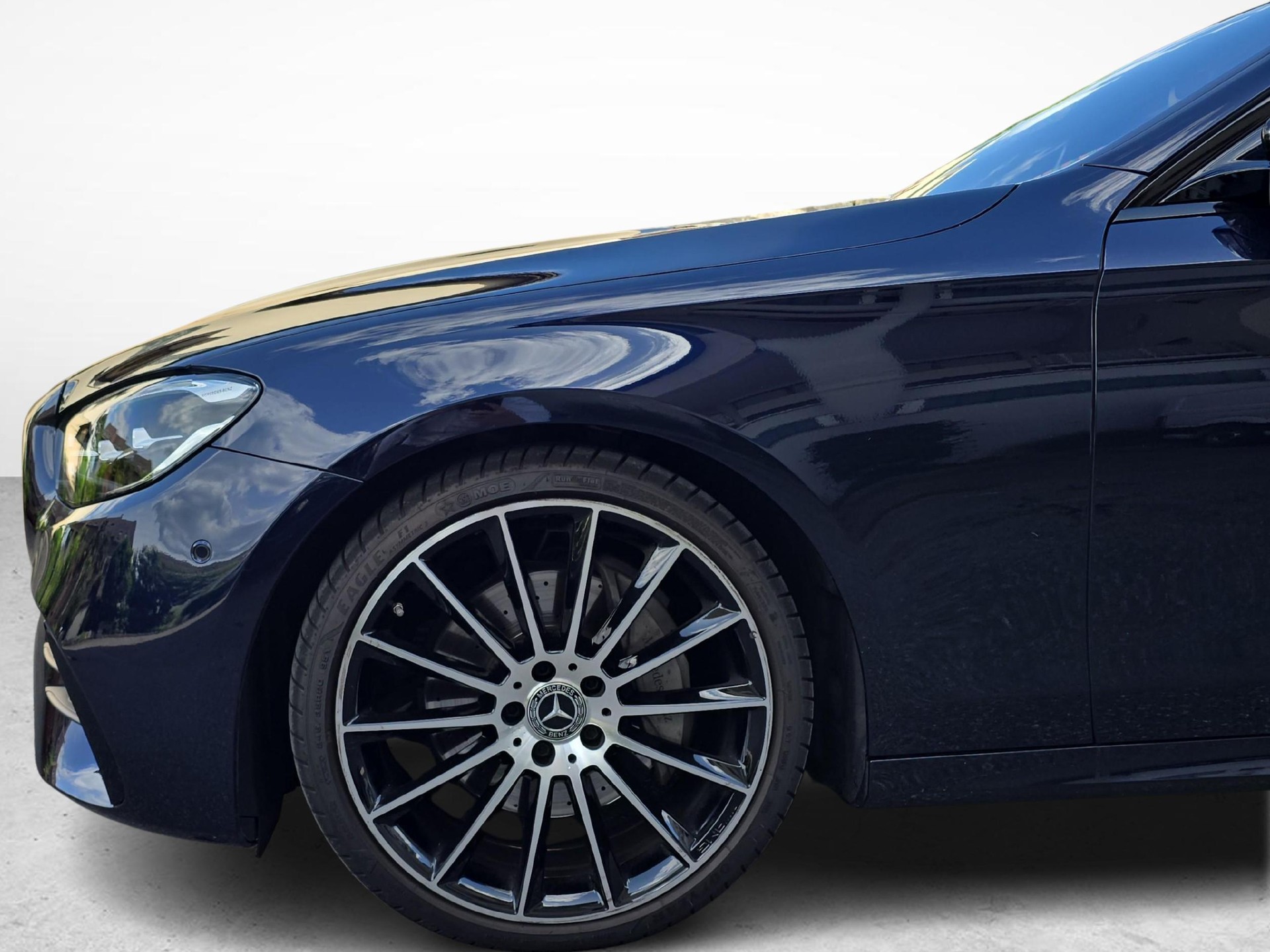MERCEDES-BENZ E 220 d AMG Line 4matic Kombi-image-12