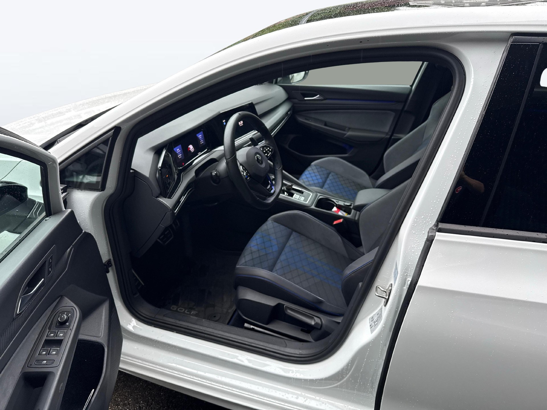 VW Golf VIII 2.0 TSI R DSG 4motion-image-9